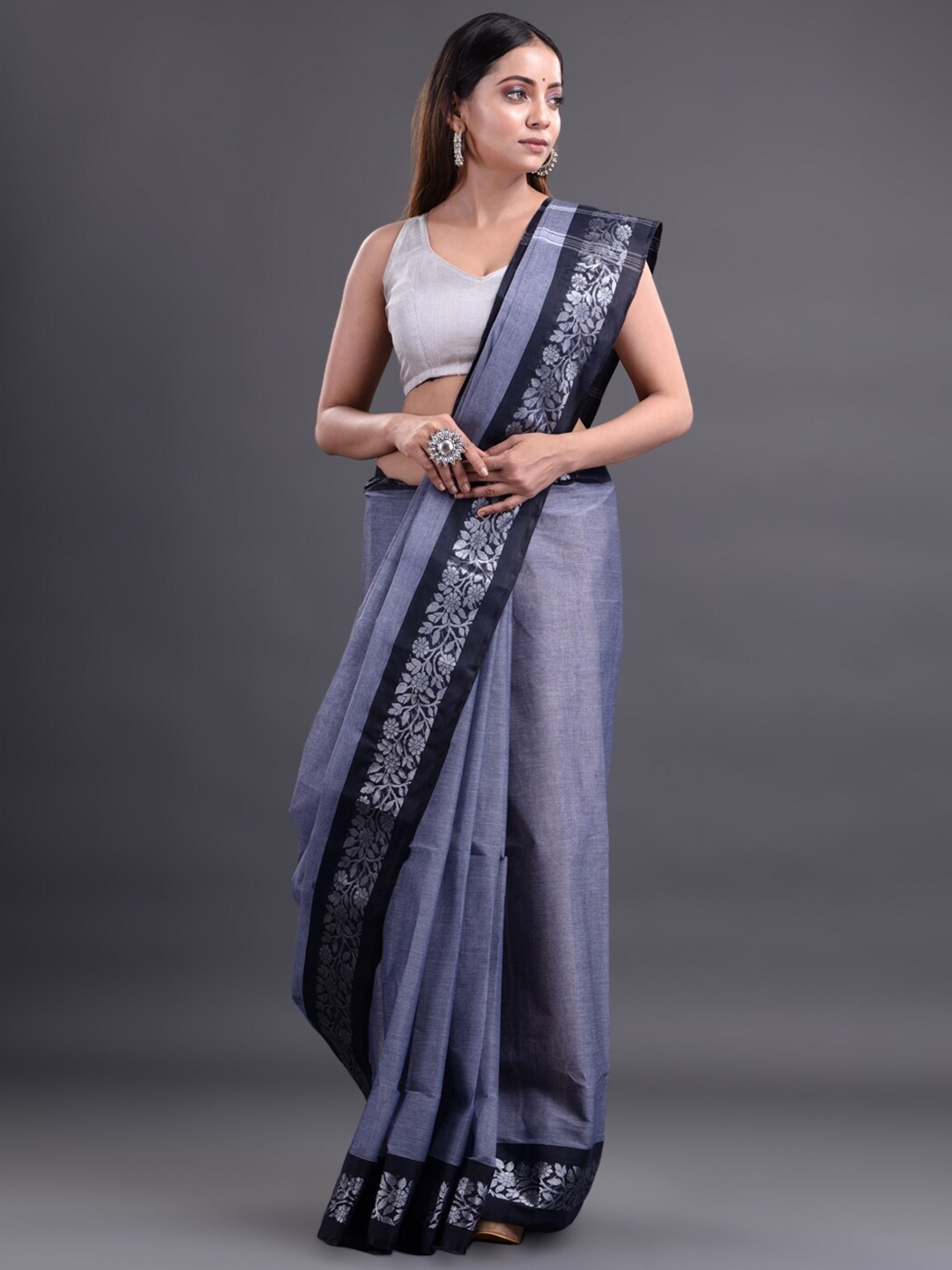 

Mitera Grey & Black Woven Design Pure Cotton Taant Saree