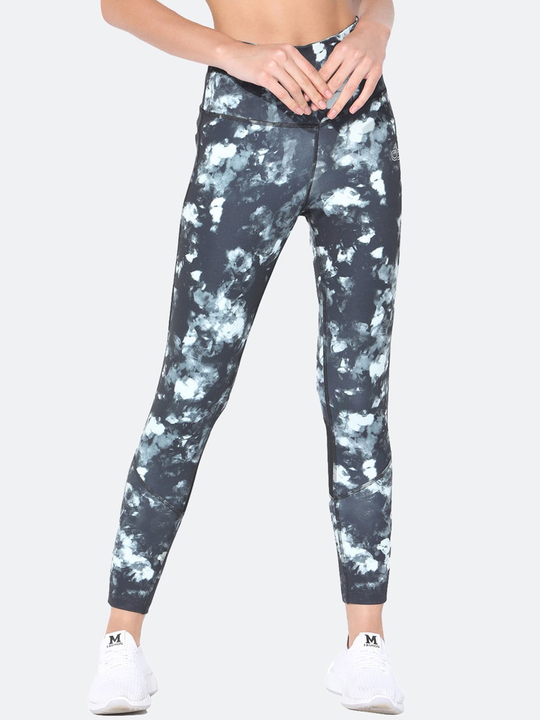 

Silvertraq Women Blue Printed Anti Odor Dry Fit High Waist Sports Leggings, Black