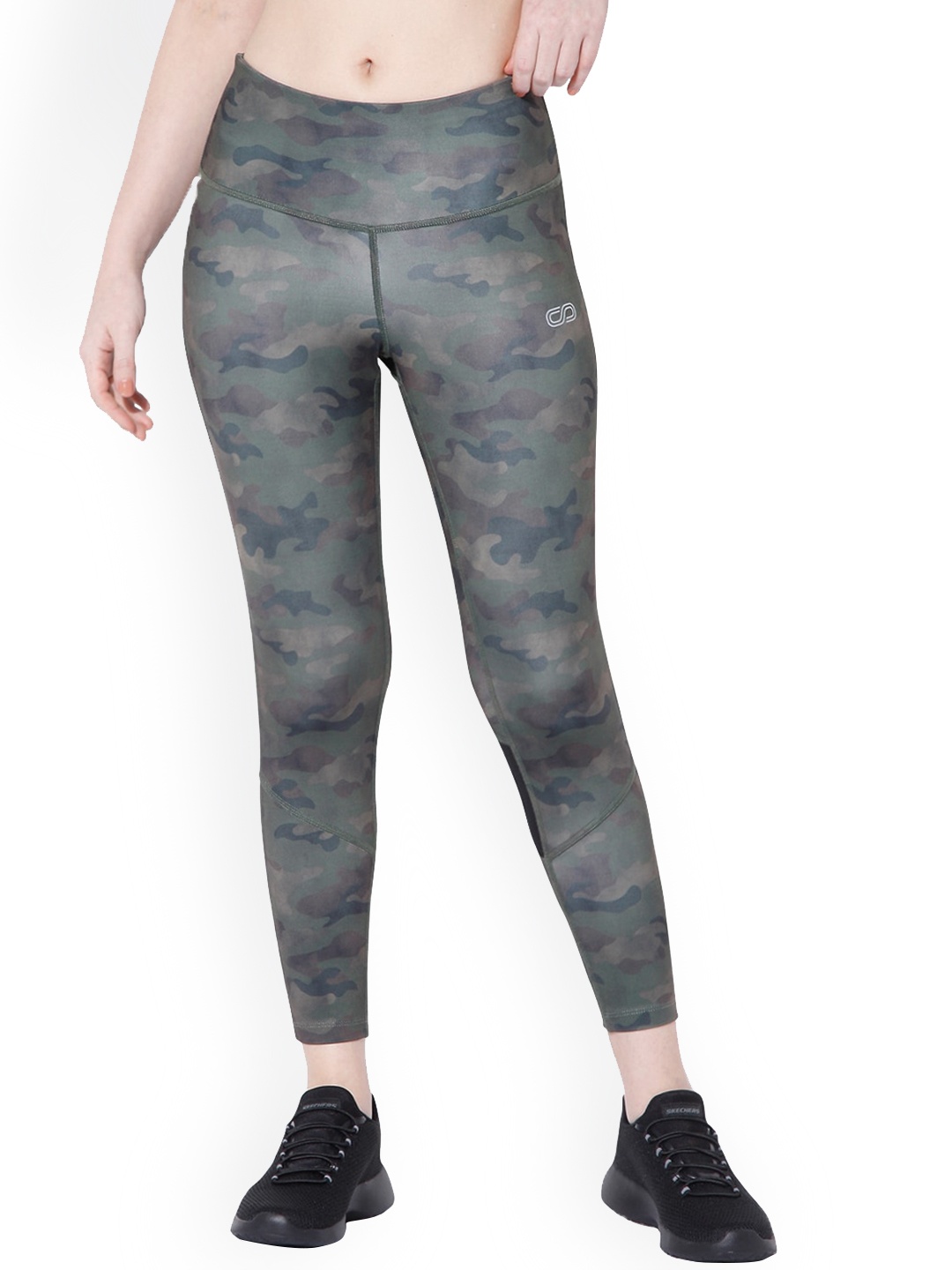 

Silvertraq Women Green Camouflage Printed Quick Dry Anti-Odor Cropped Leggings