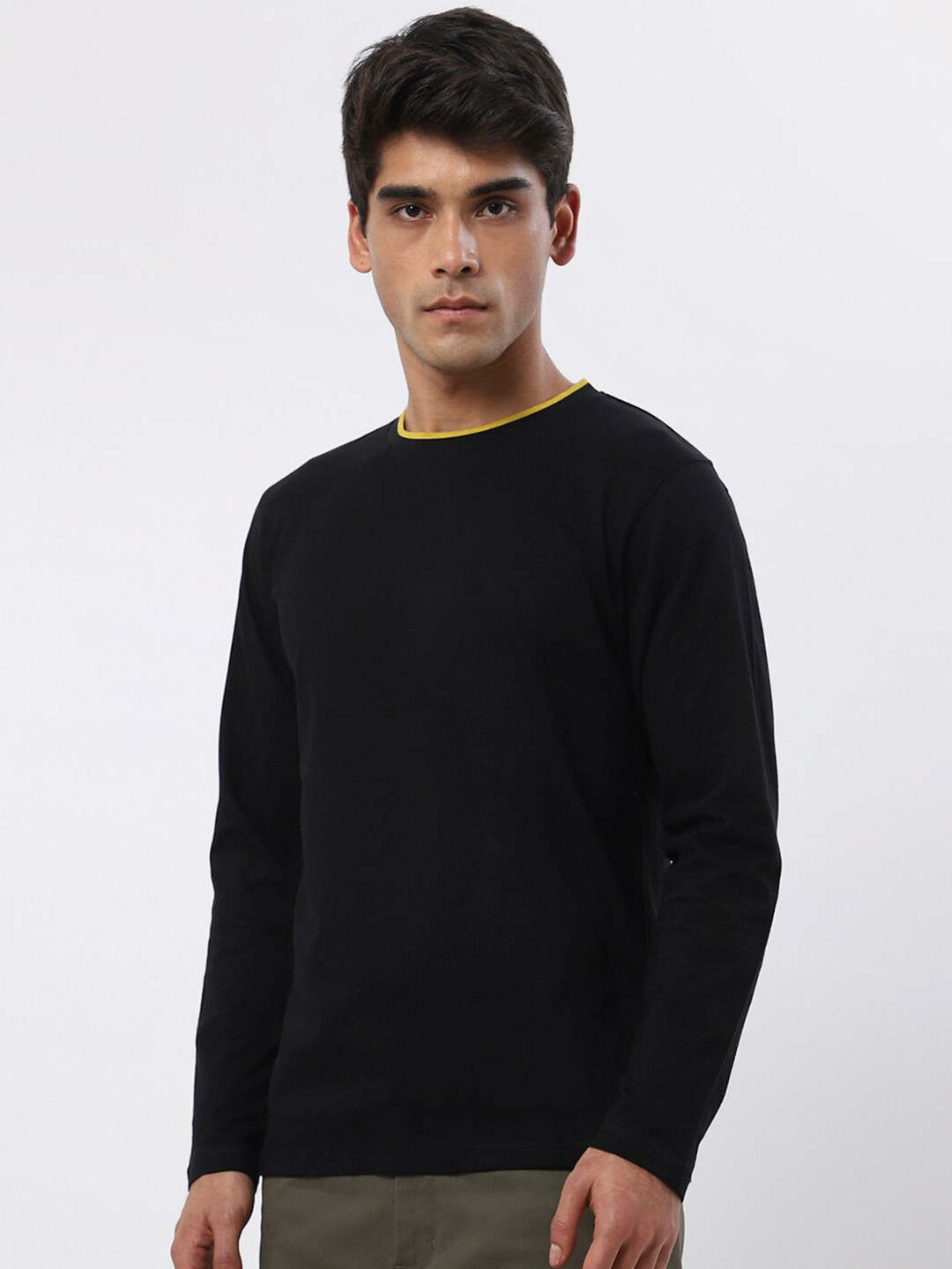 

Bewakoof Men Black Cotton T-shirt