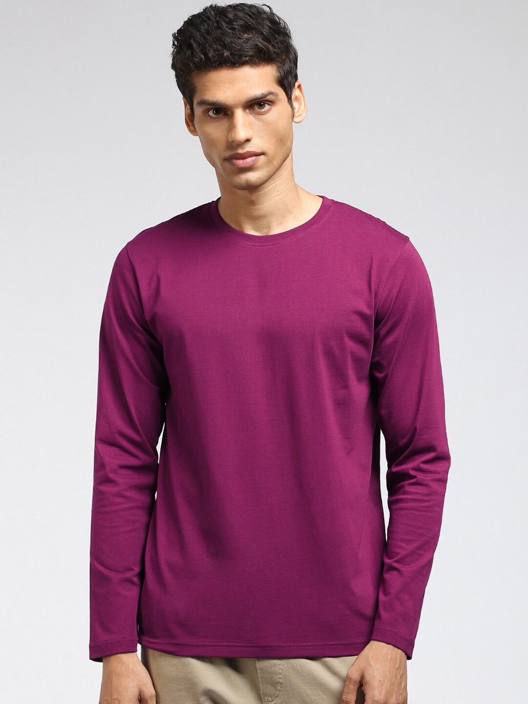 

Bewakoof Men Purple Solid Pure Cotton T-shirt