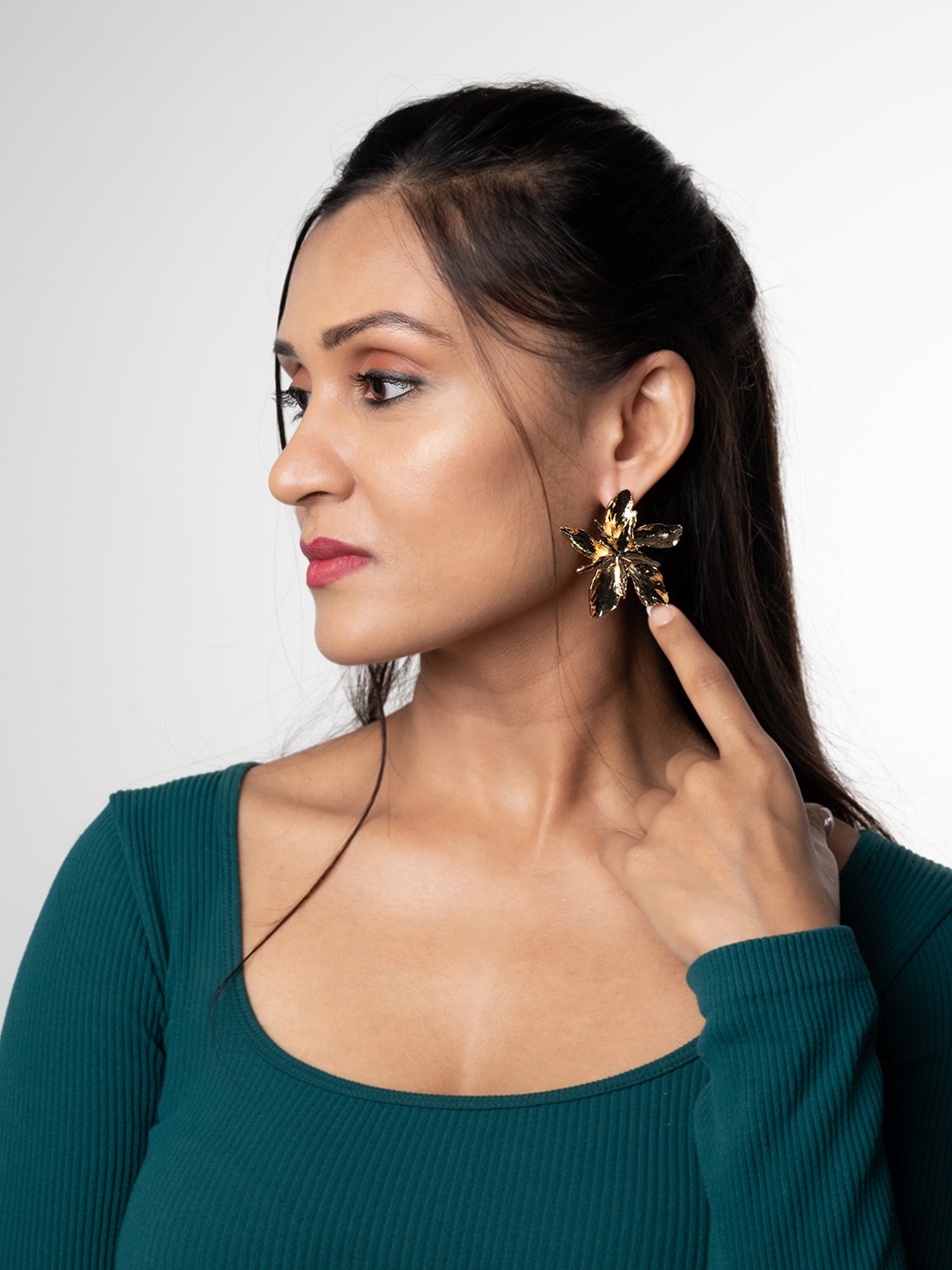 

WHITE LIES Gold-Toned Floral Studs Earrings