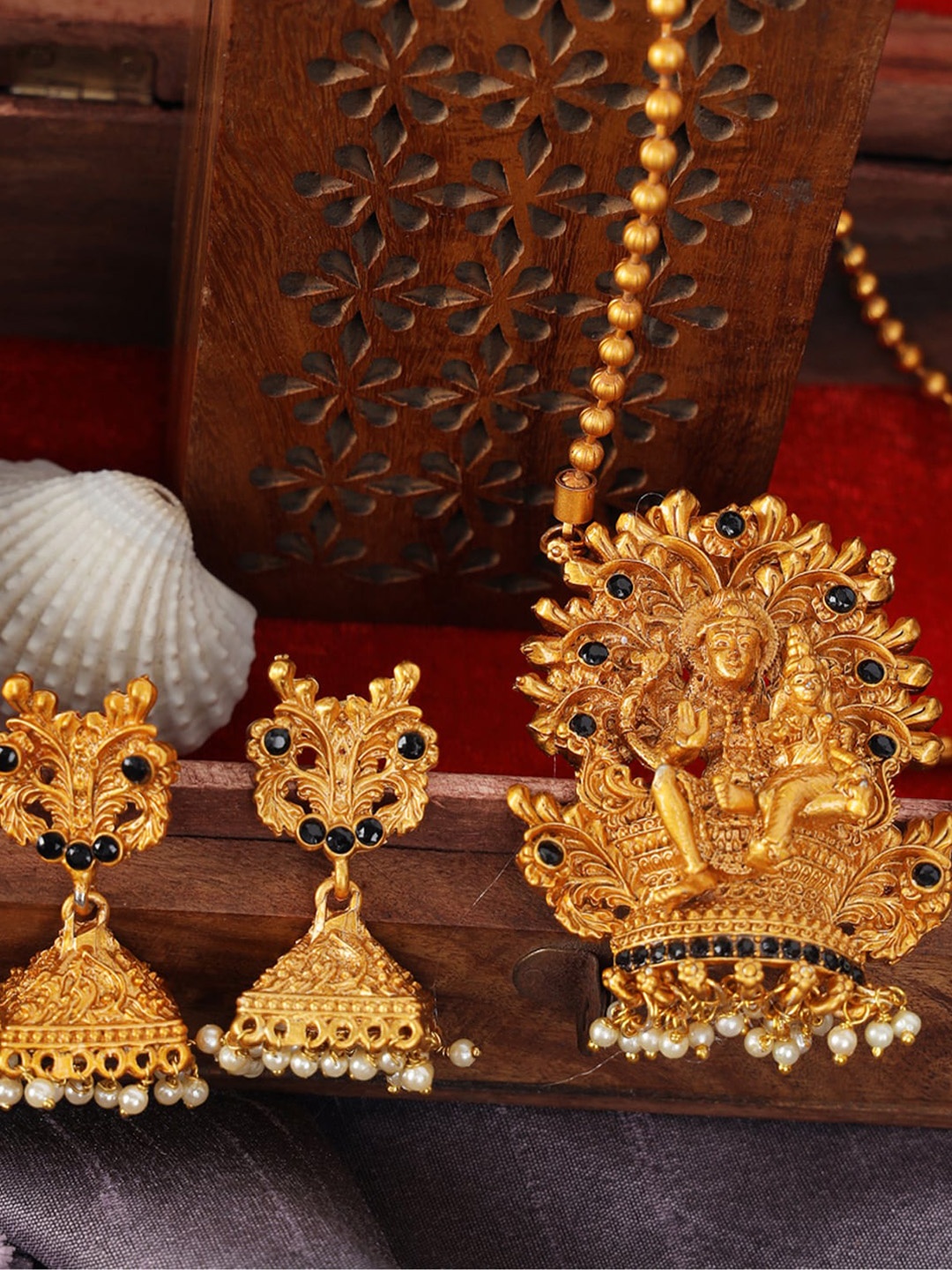 

ANIKAS CREATION Gold-Plated & Black Stone-Studded Jewellery Set