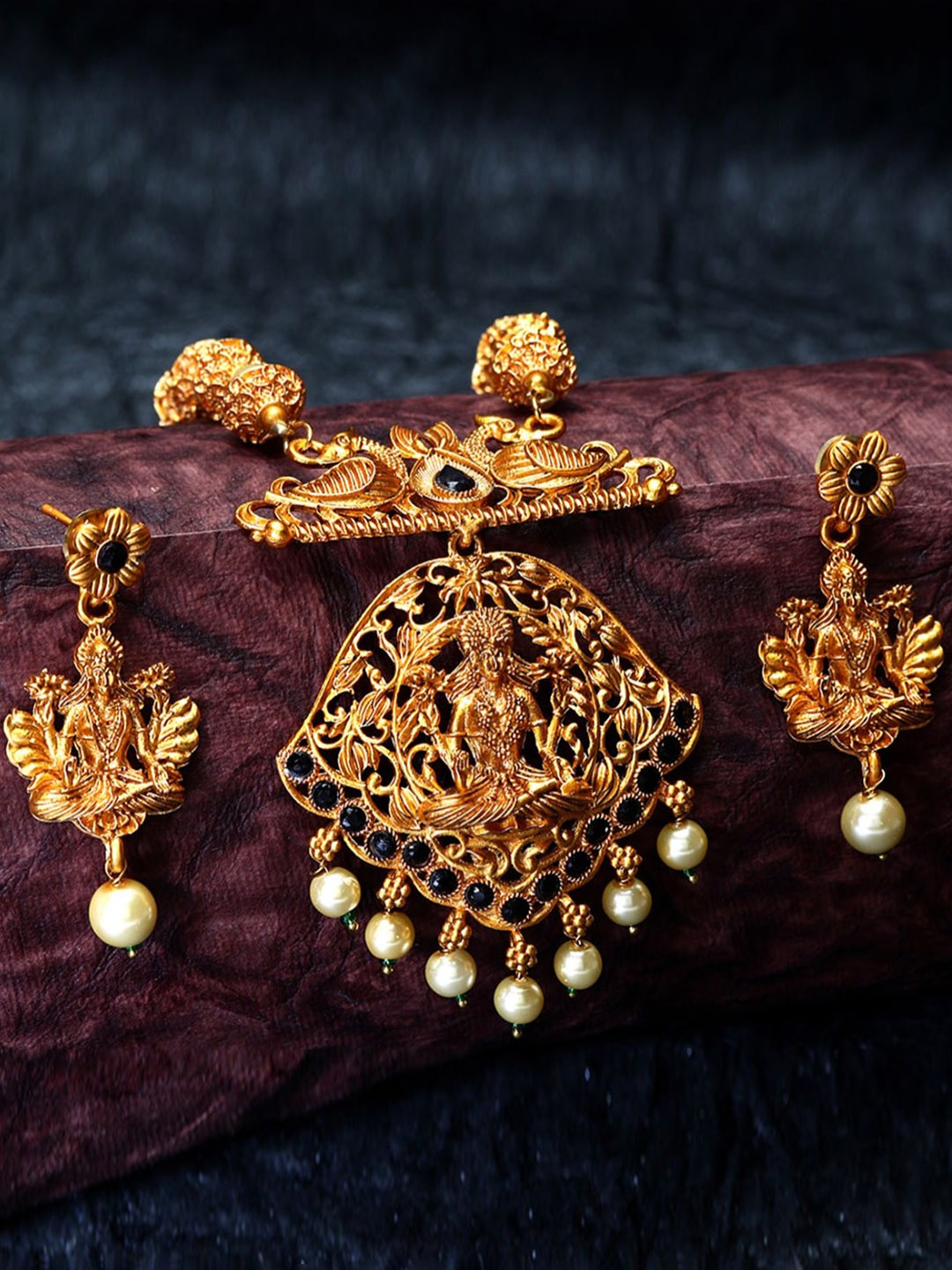 

ANIKAS CREATION Gold-Plated Black & White Stone-Studded & Beaded Goddess Lakshmi Jewellery Set