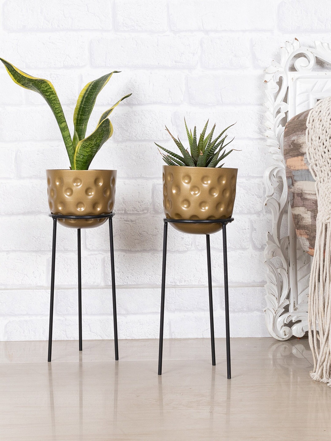 

Homesake Set Of 2 Gold-Toned and Black Metal Hammered Plant Pot with Stand