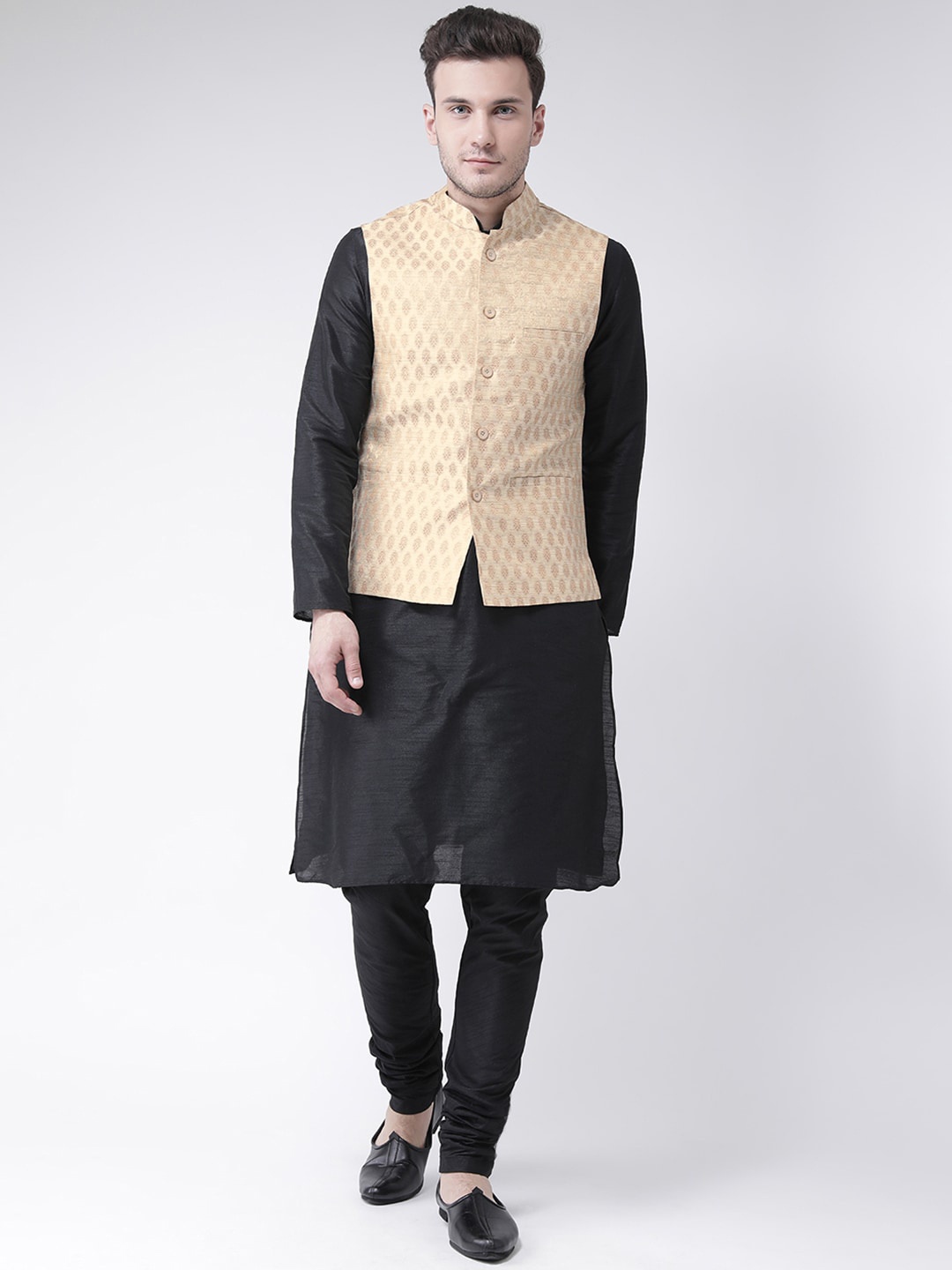 

DEYANN Men Cream-Coloured Dupion Silk Kurta with Pyjamas