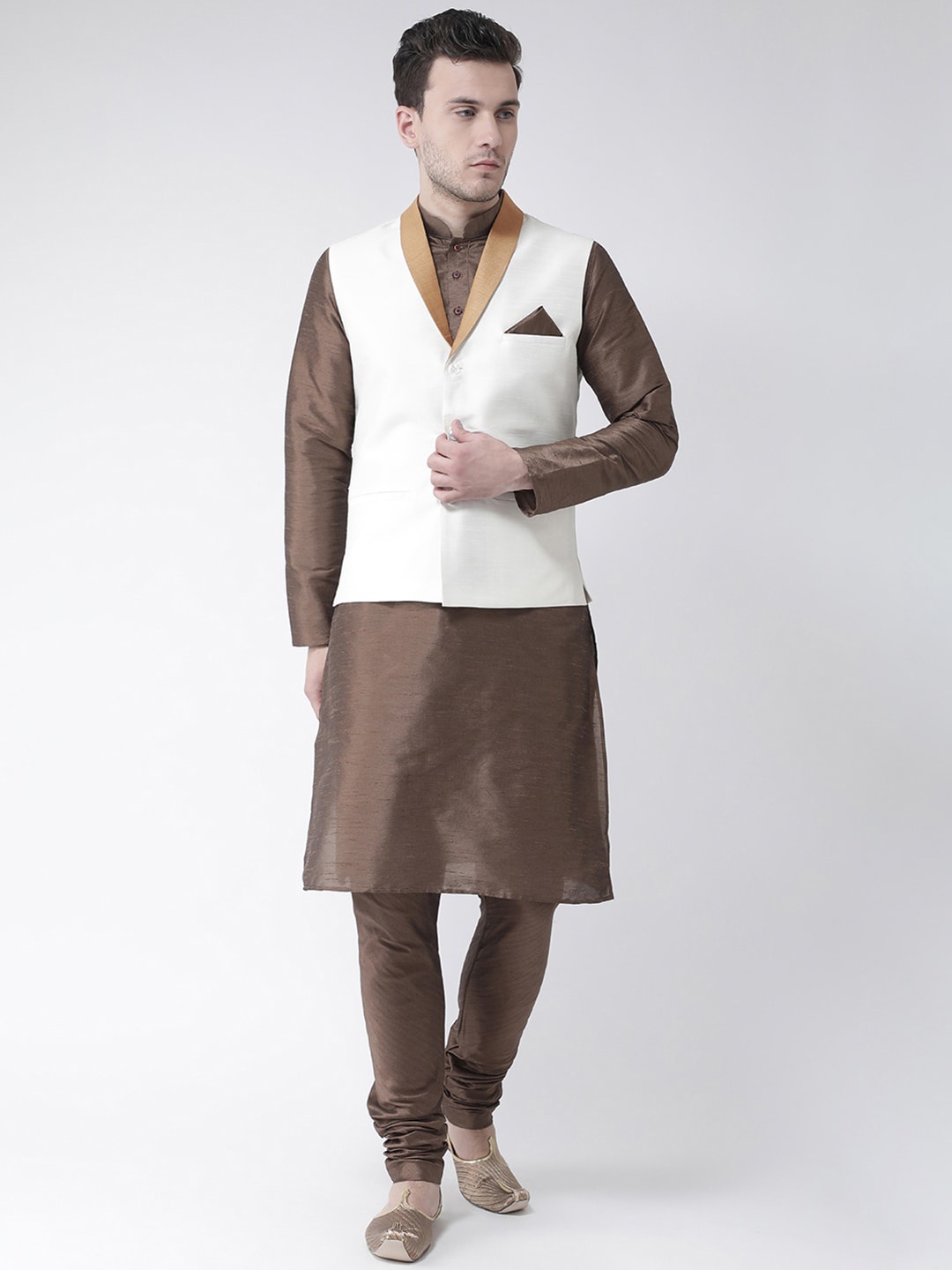 

DEYANN Men Off White Dupion Silk Kurta with Pyjamas