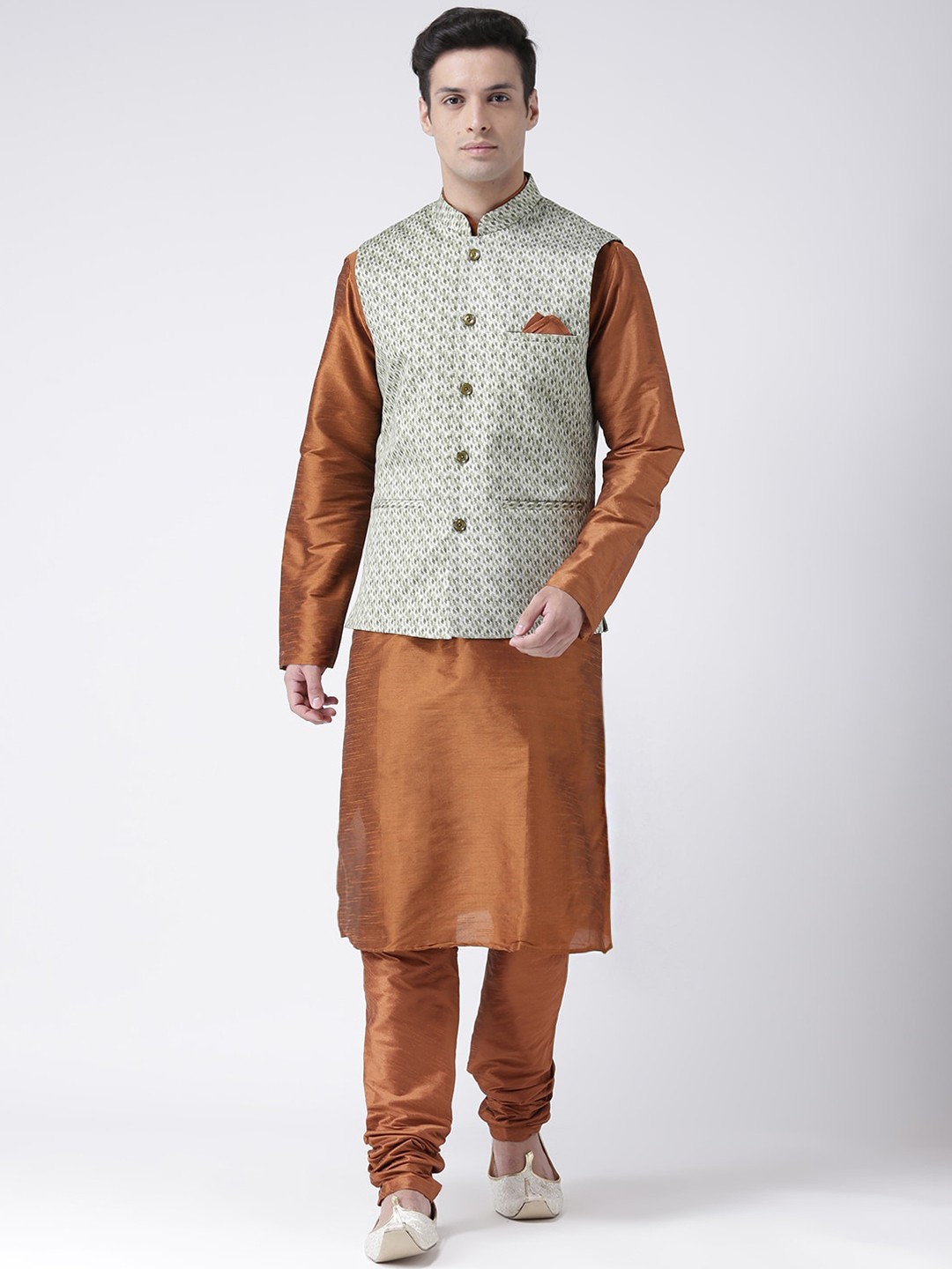 

DEYANN Men Green Dupion Silk Kurta with Churidar