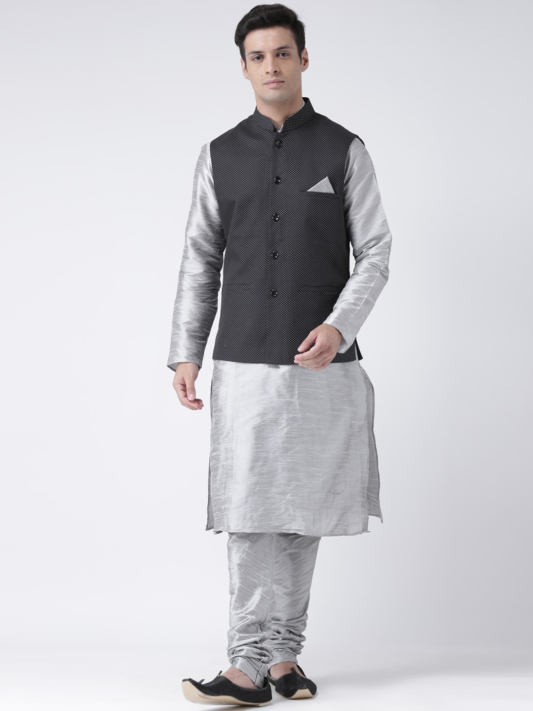 

DEYANN Men Black Dupion Silk Kurta with Pyjamas