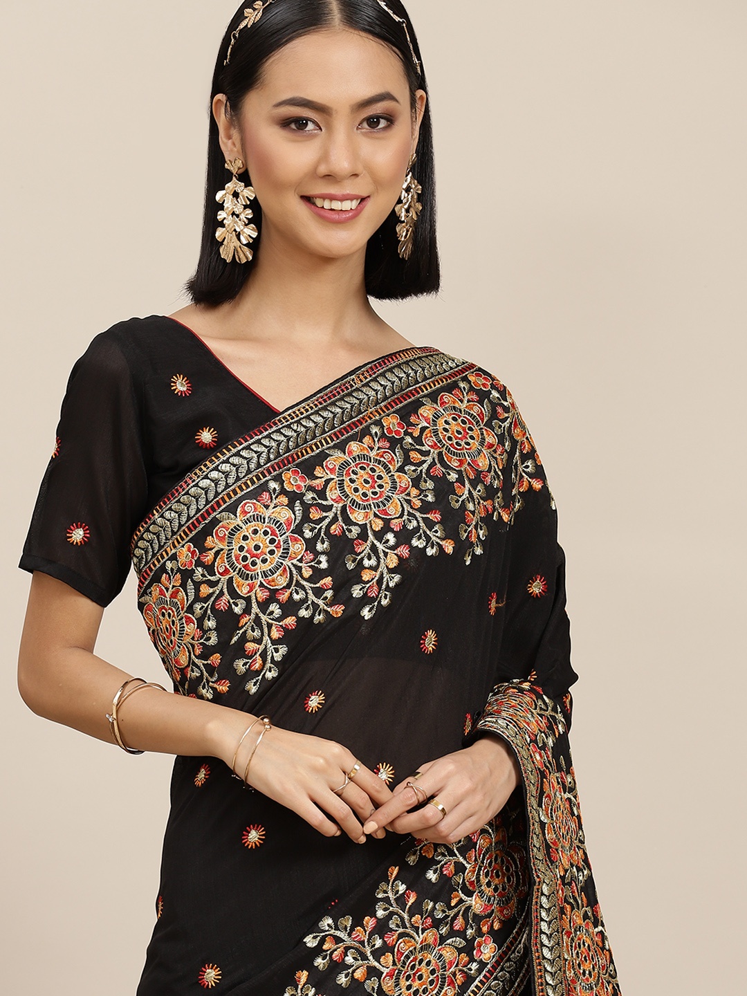 

RAJGRANTH Black Floral Embroidered Saree