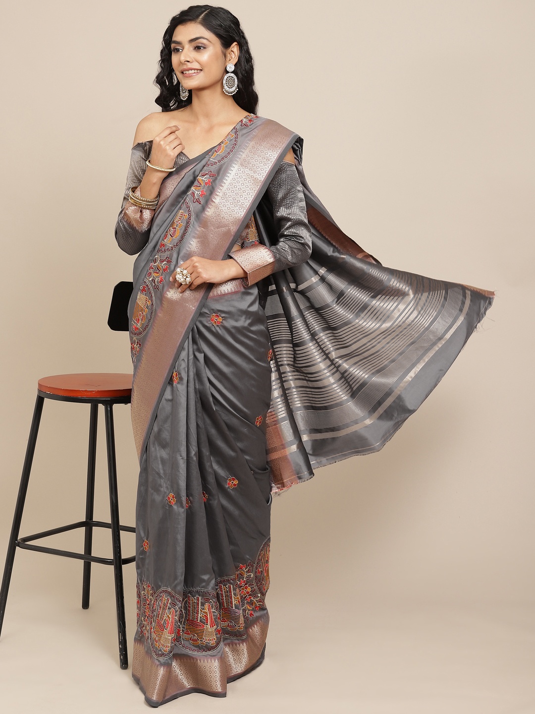 

RAJGRANTH Women Charcoal Floral Zari Silk Cotton Saree