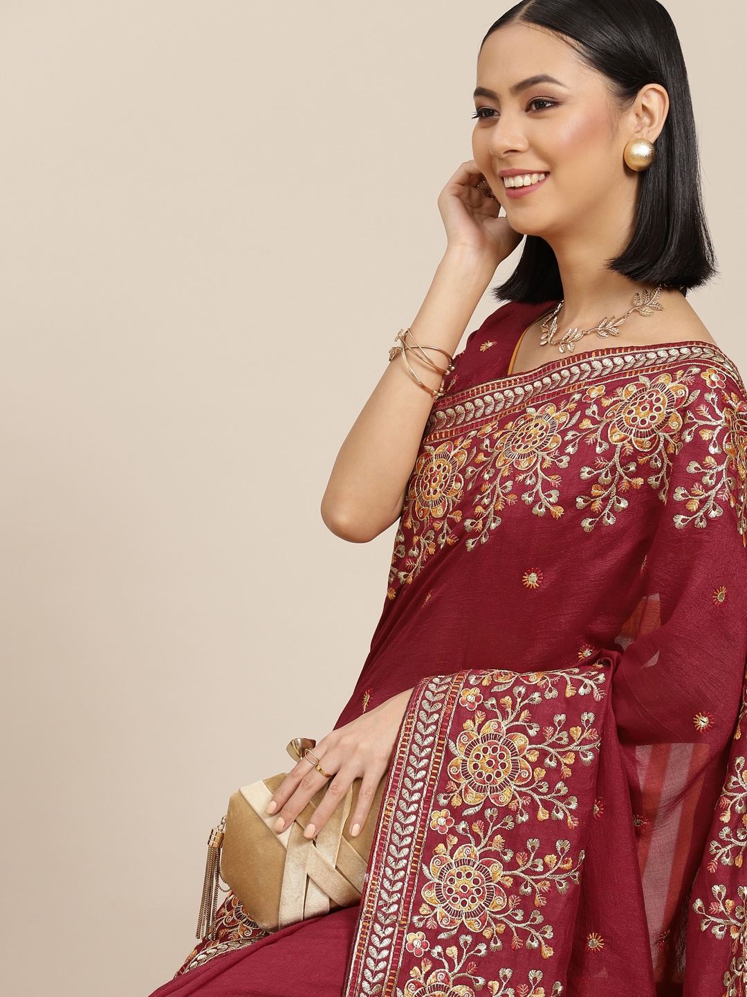 

RAJGRANTH Red Floral Embroidered Saree