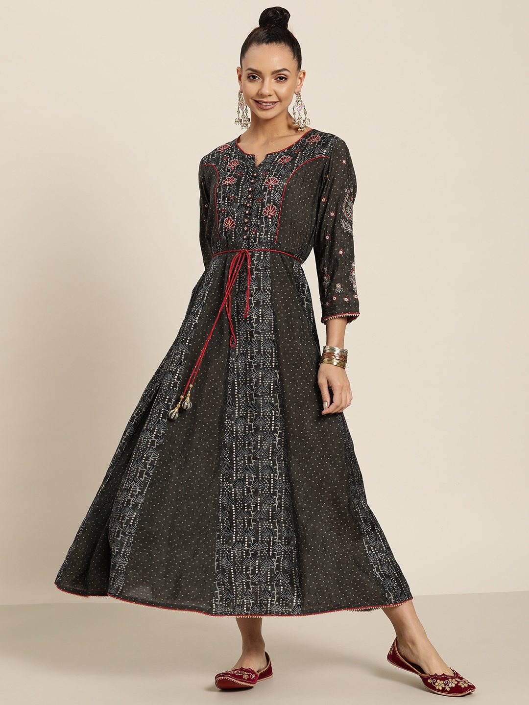 

Juniper Women Grey & Black Floral Print Ethnic A-Line Maxi Dress