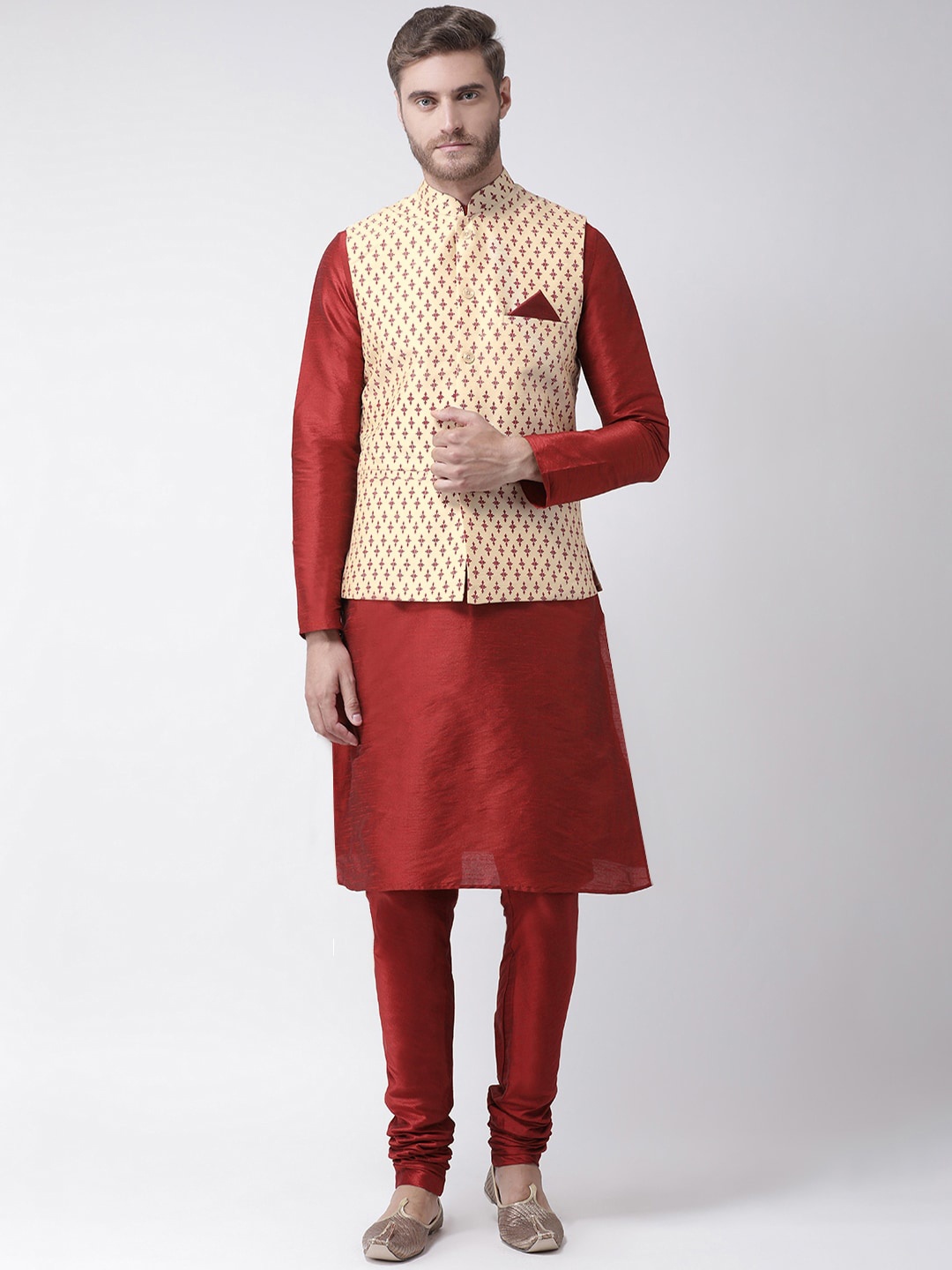 

DEYANN Men Cream-Coloured Dupion Silk Kurta with Pyjamas