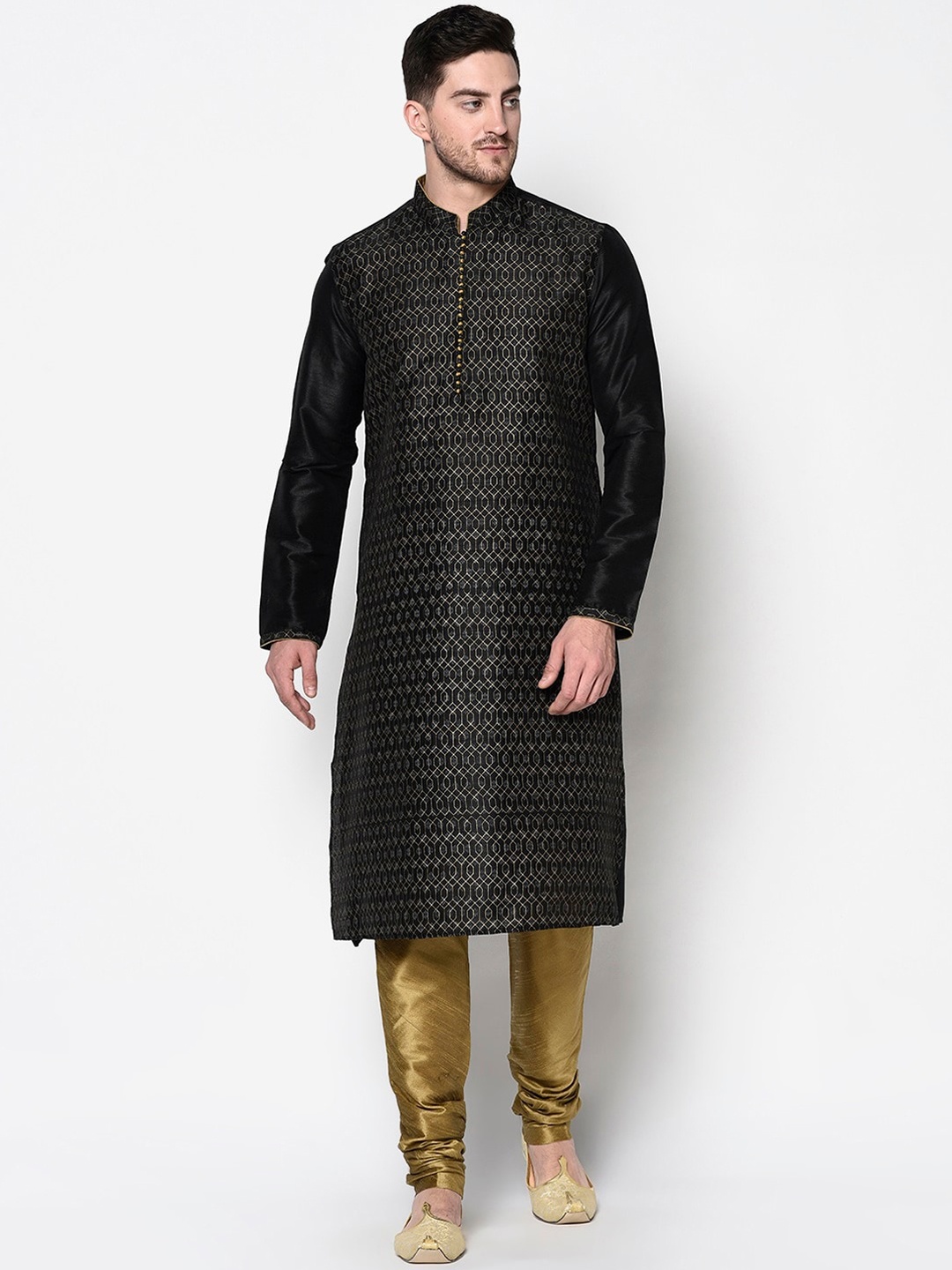 

DEYANN Men Black Embroidered Dupion Silk Kurta with Pyjamas