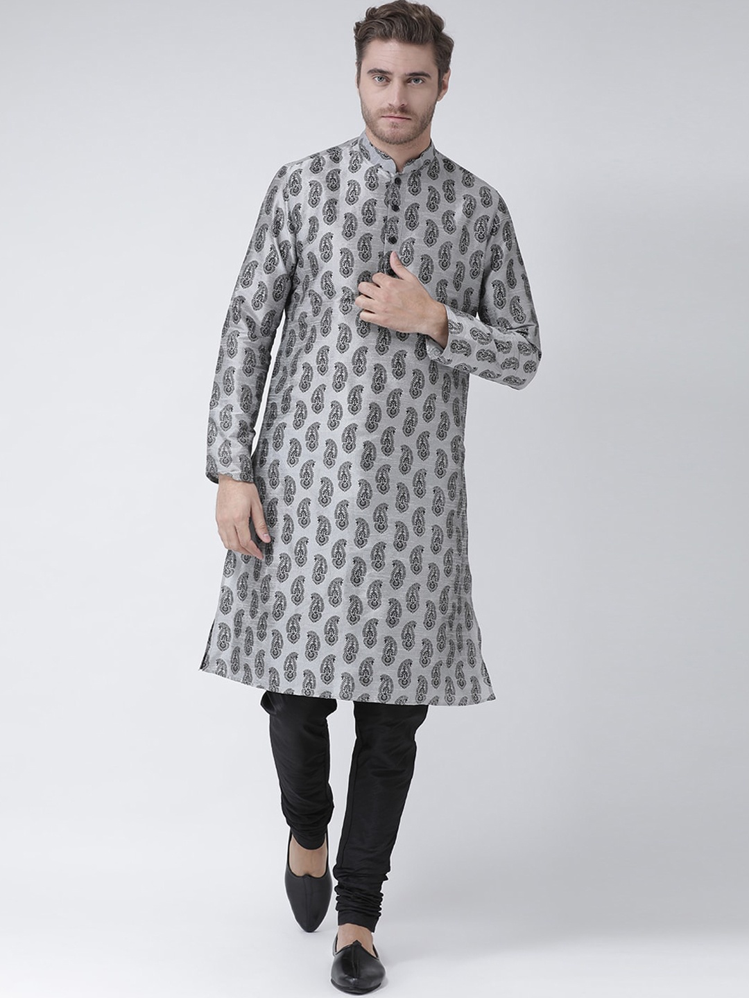 

DEYANN Men Silver-Toned Ethnic Motifs Printed Dupion Silk Kurta with Churidar