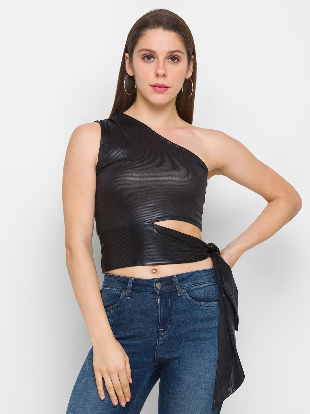 

Globus Black One Shoulder Crop Top