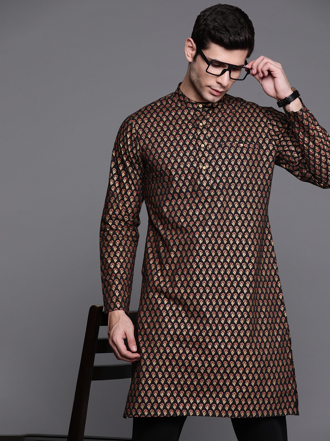 

Indo Era Men Black & Golden Ethnic Motifs Printed Pure Cotton Kurta