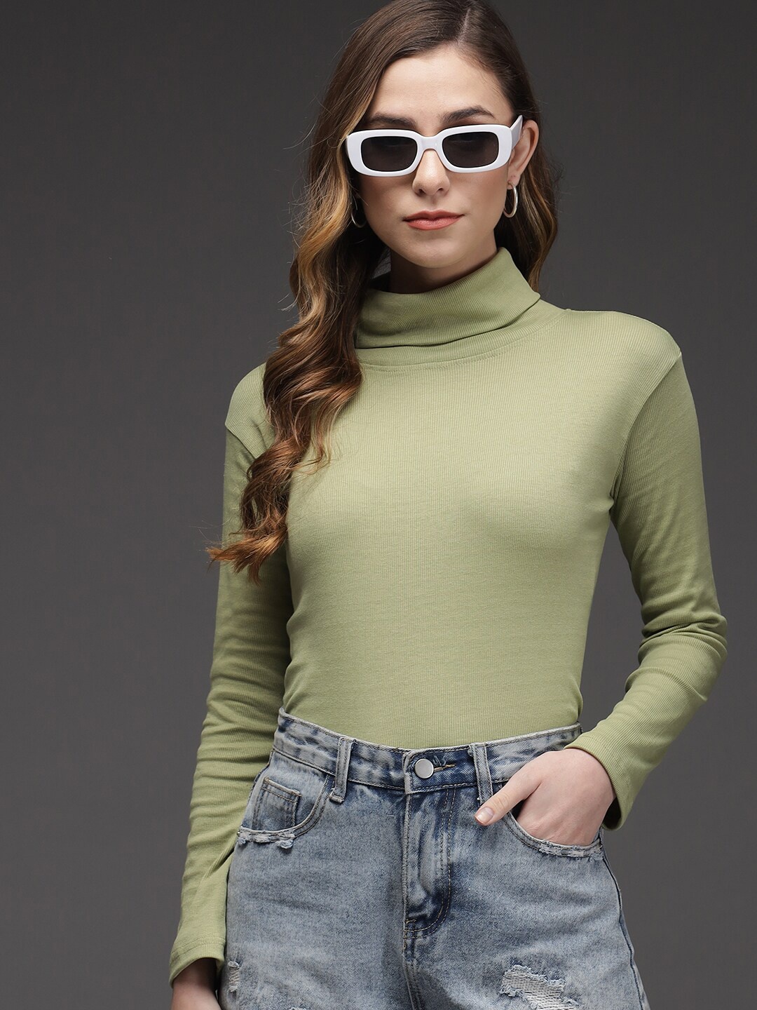 

Darzi Women Green Turtle Neck Pullover