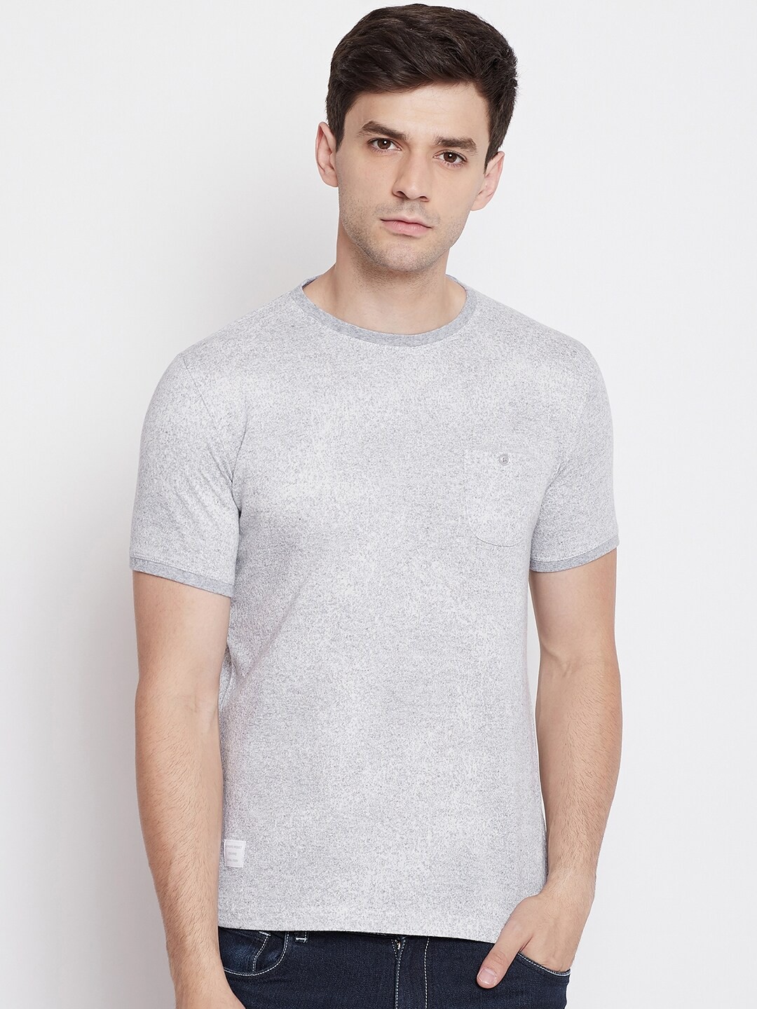 

Okane Men Grey Solid Regular-Fit T-shirt