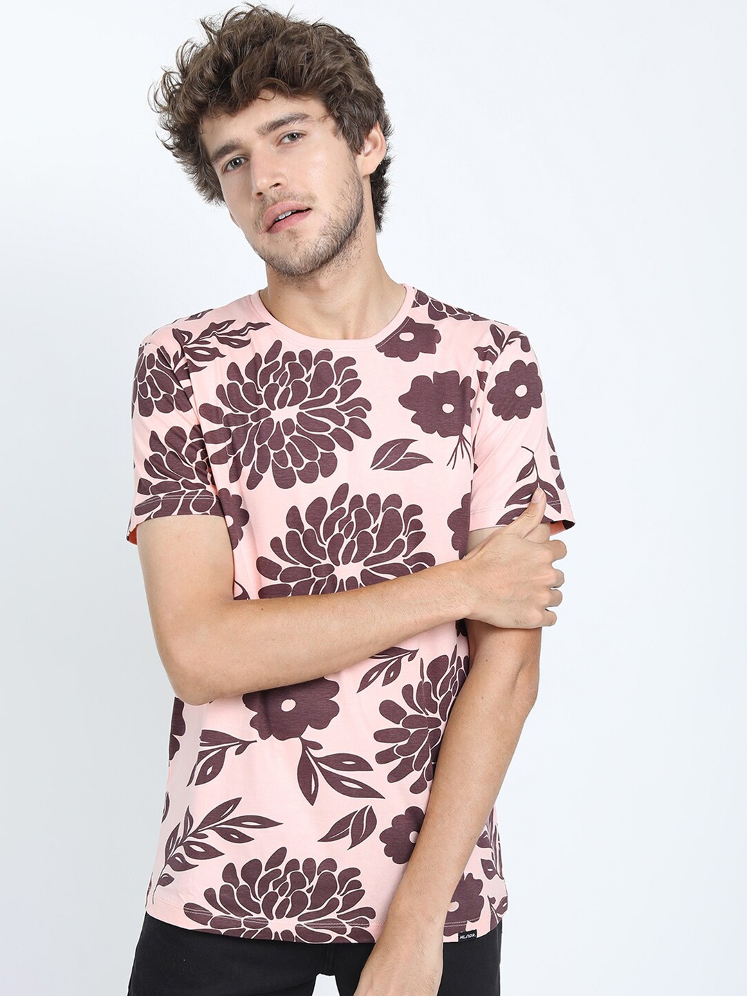 

HIGHLANDER Men Pink & Brown Floral Printed Slim Fit T-shirt