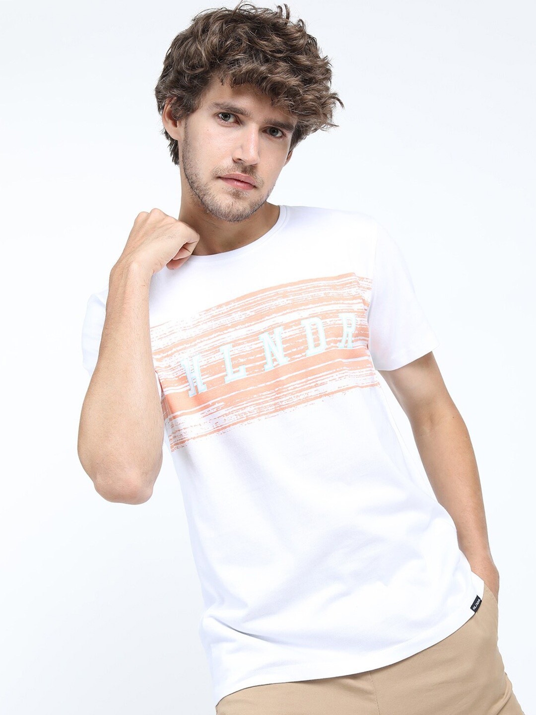 

HIGHLANDER Men White Typography Printed Slim Fit T-shirt