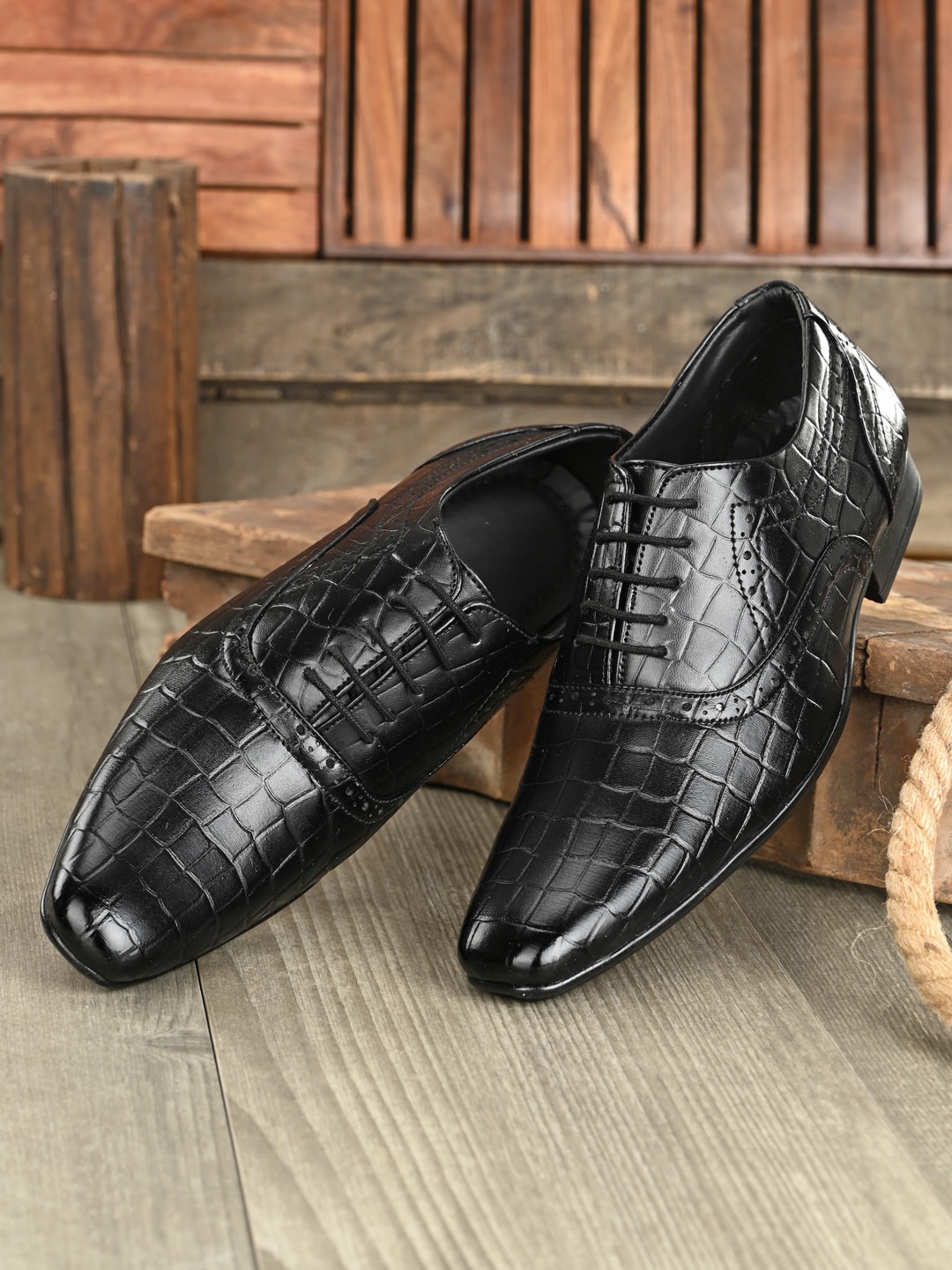 

mr.wonker Men Black Textured Formal Derbys