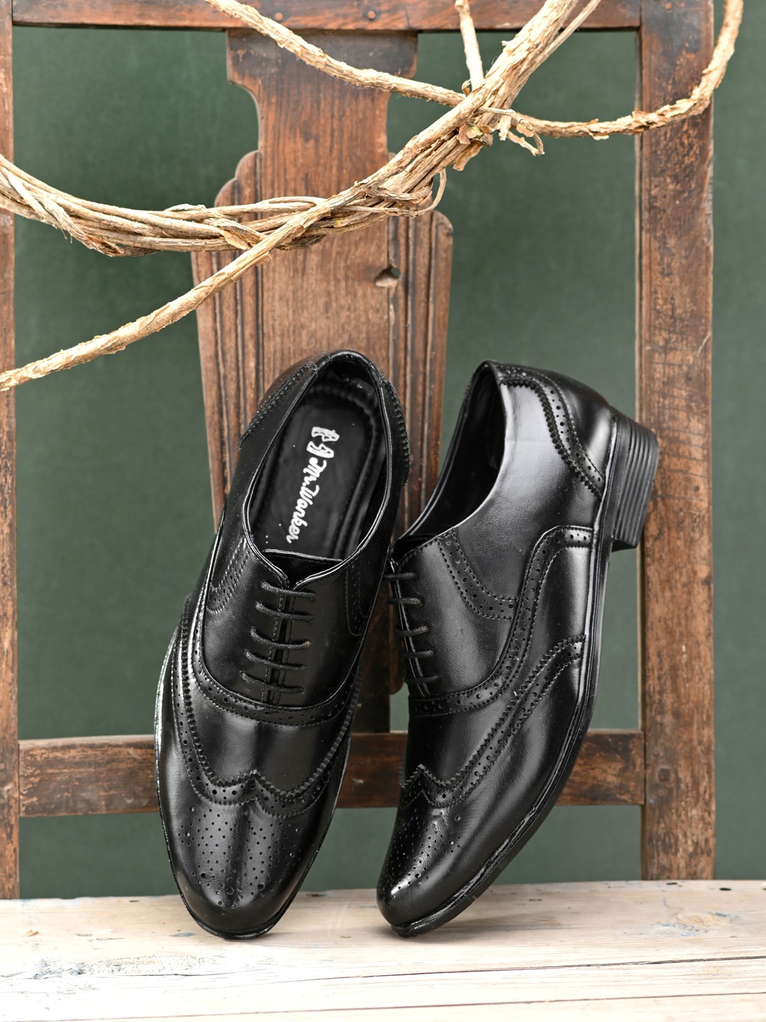 

mr.wonker Men Black Solid Formal Brogues