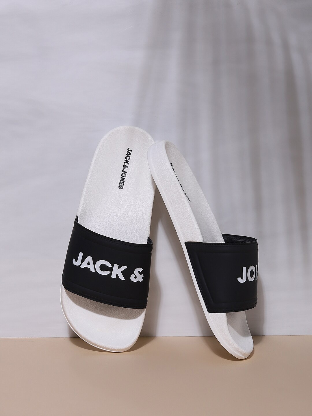 

Jack & Jones Men White & Black Printed Sliders