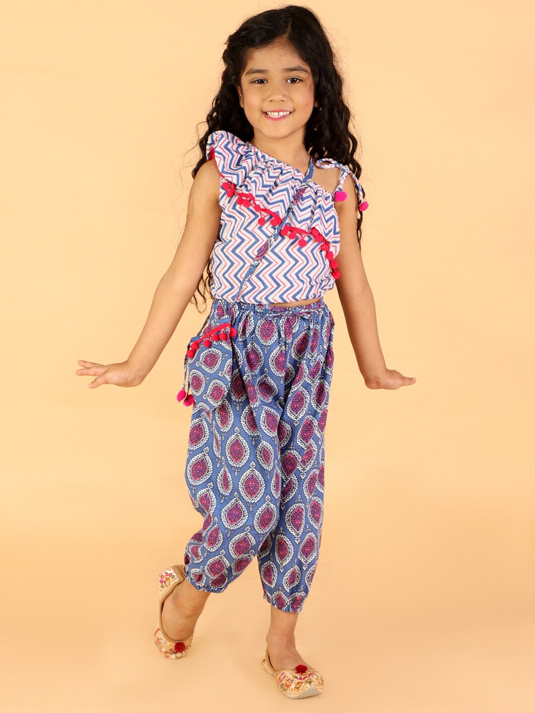 

KID1 Girls White & Blue Printed Ruffled Pure Cotton Top with Harem Pants