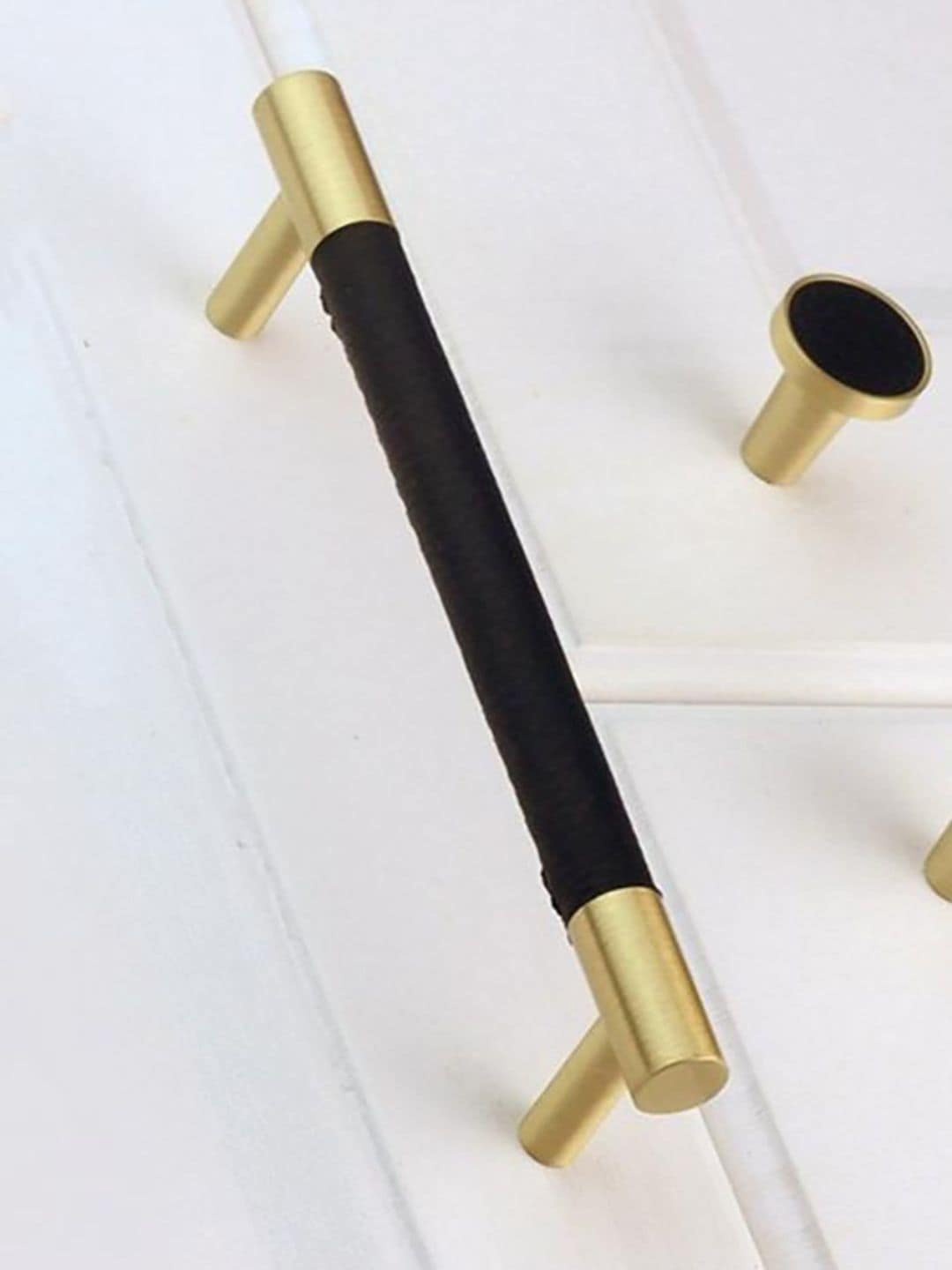 

MANTARA Black & Gold-Toned Door Handle