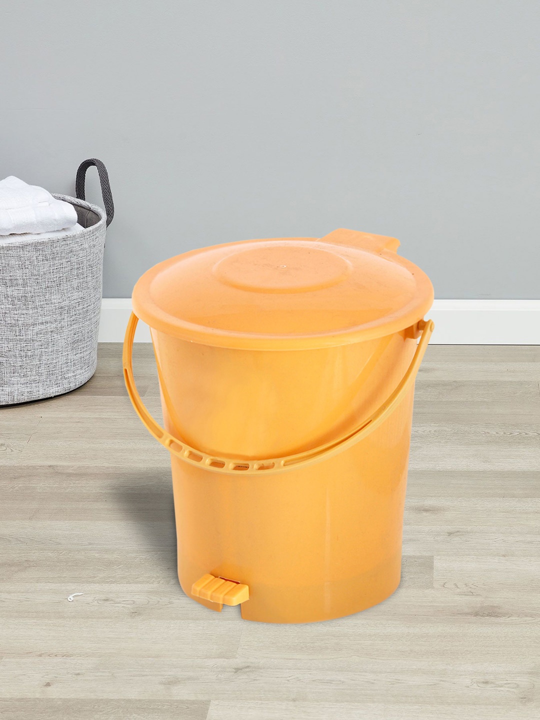 

Kuber Industries Red & Yellow Set Of 2 Solid 10L Pedal Dustbin With Handle