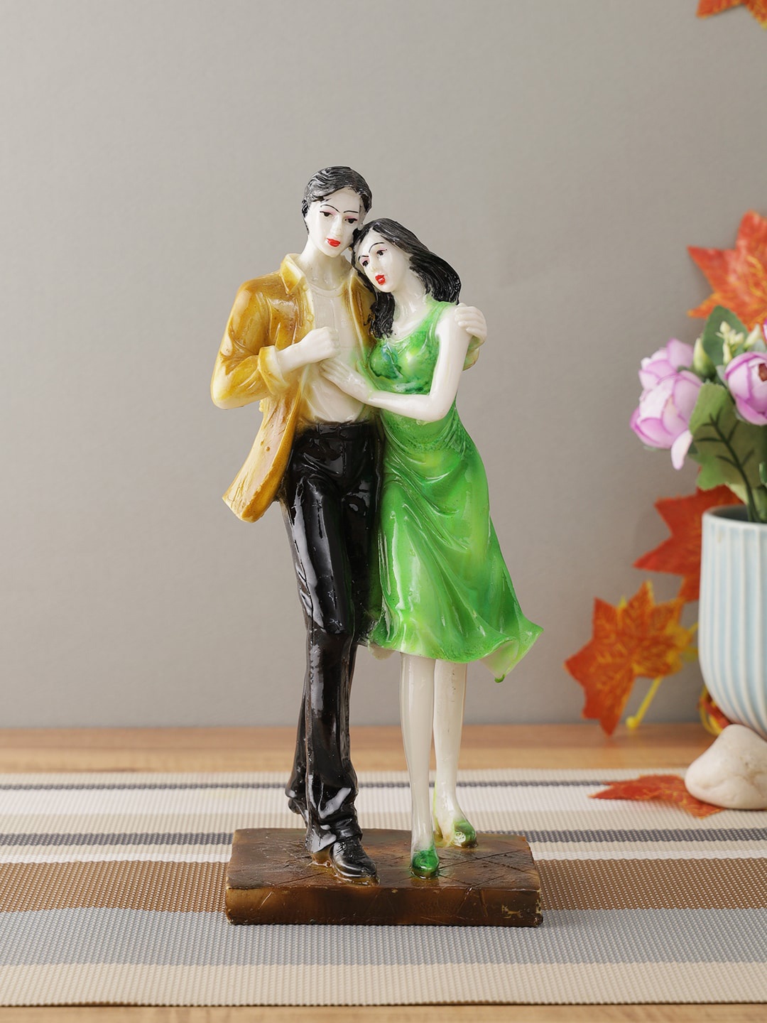 

CraftVatika Multicolor Polyresin Romantic Love Couple Statue Showpiece, Multi