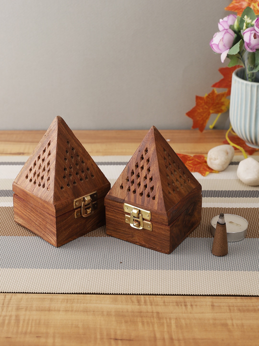 

CraftVatika Brown Textured Wooden Pyramid Dhoop Incense Holder Box