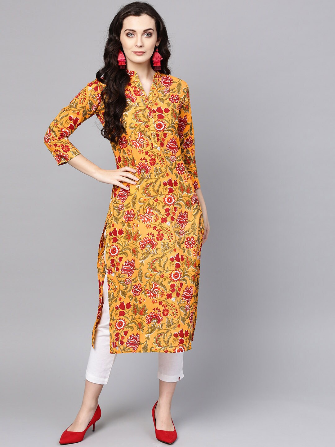 

Varanga Women Yellow Floral Printed Kurta