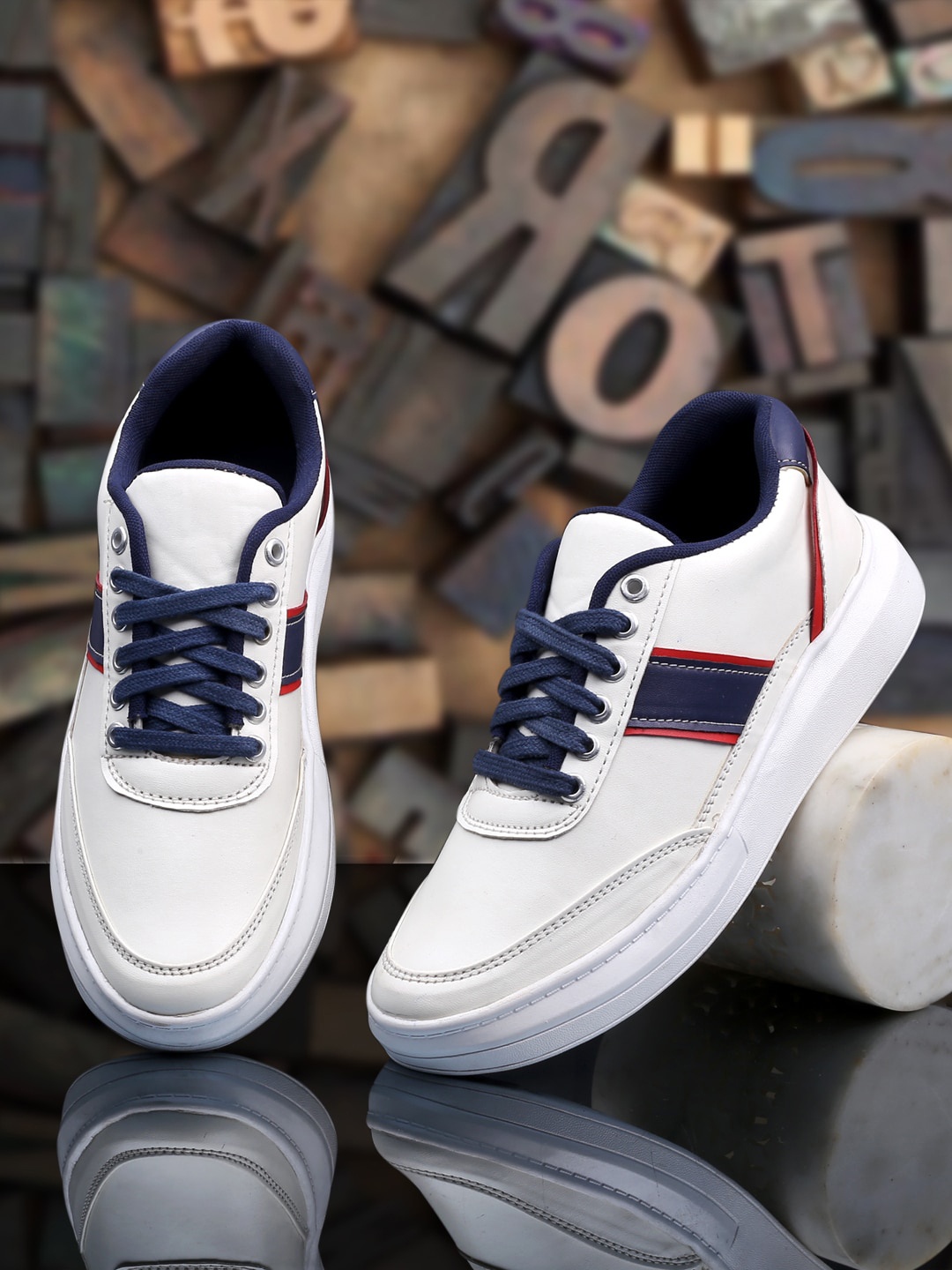 

mr wonker Men White & Navy Blue Textured Sneakers