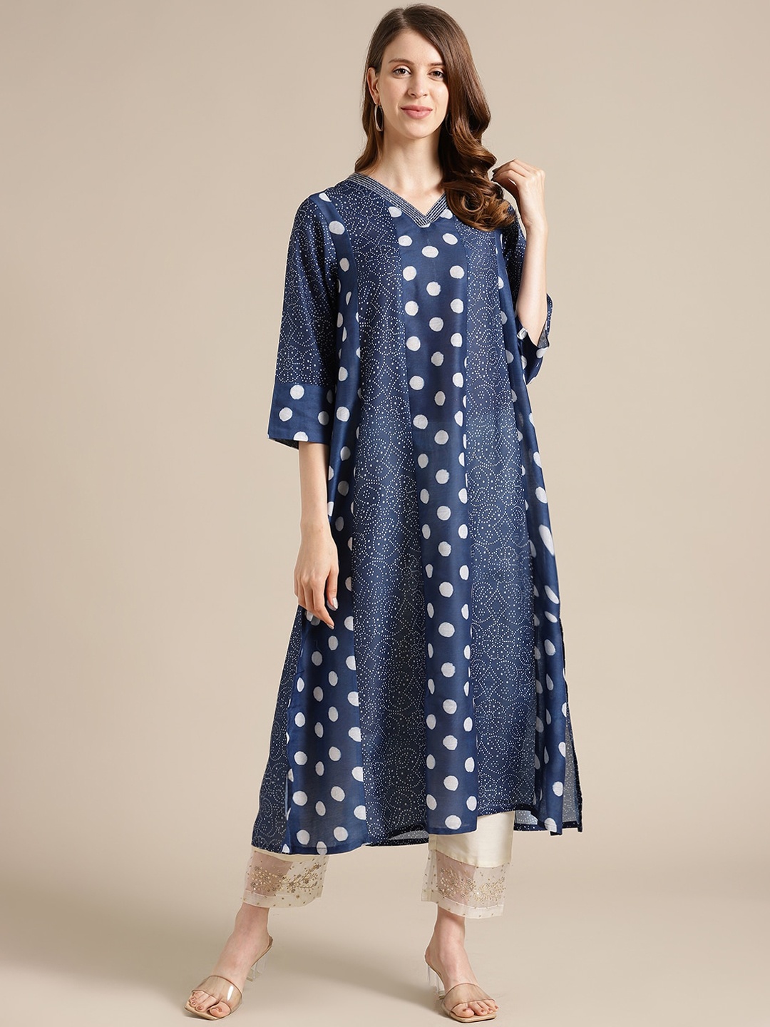 

Varanga Women Blue & White Geometric Printed Kurta