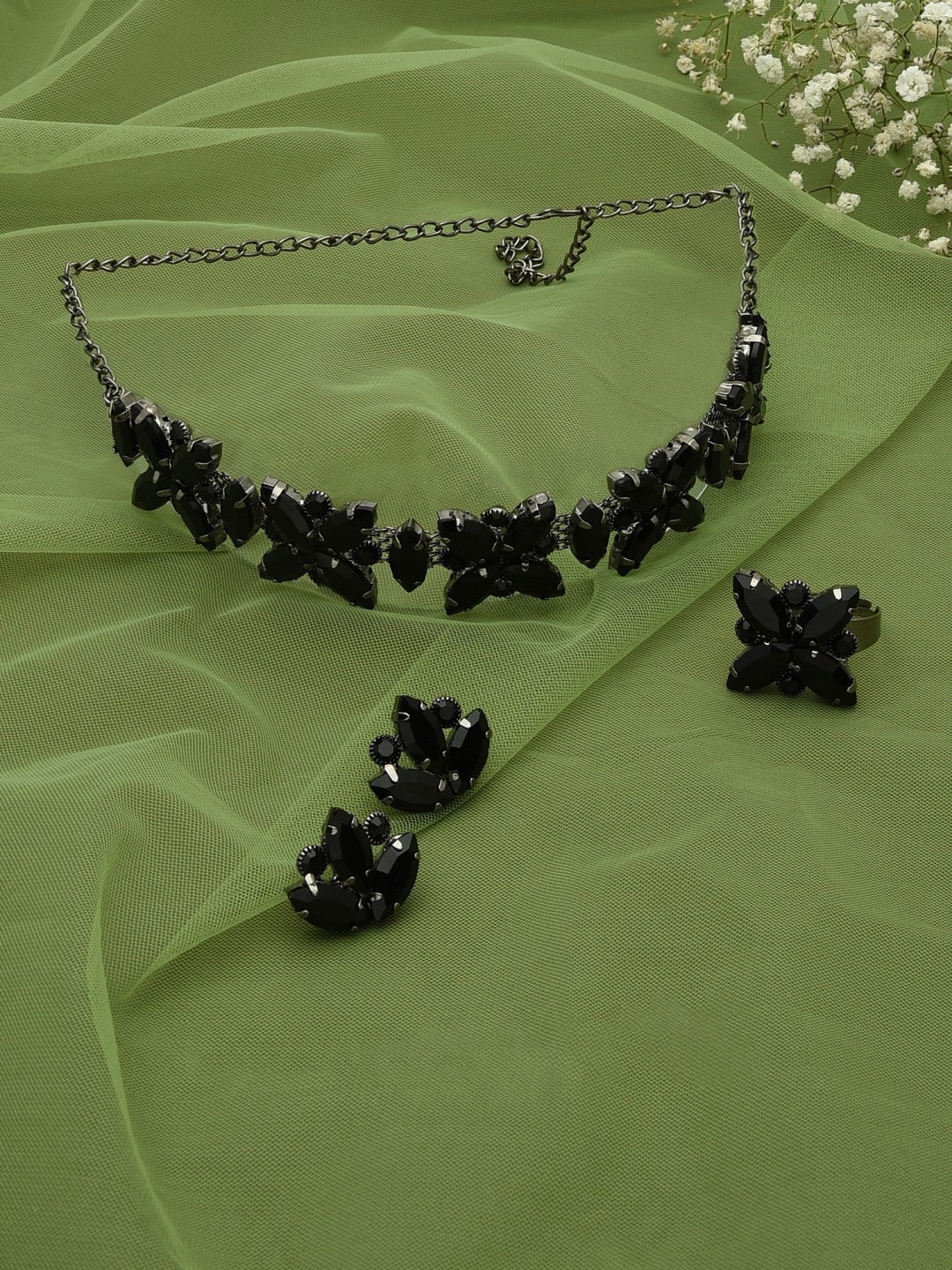 

Zaveri Pearls Silver-Plated Black Stone Studded Jewellery Set