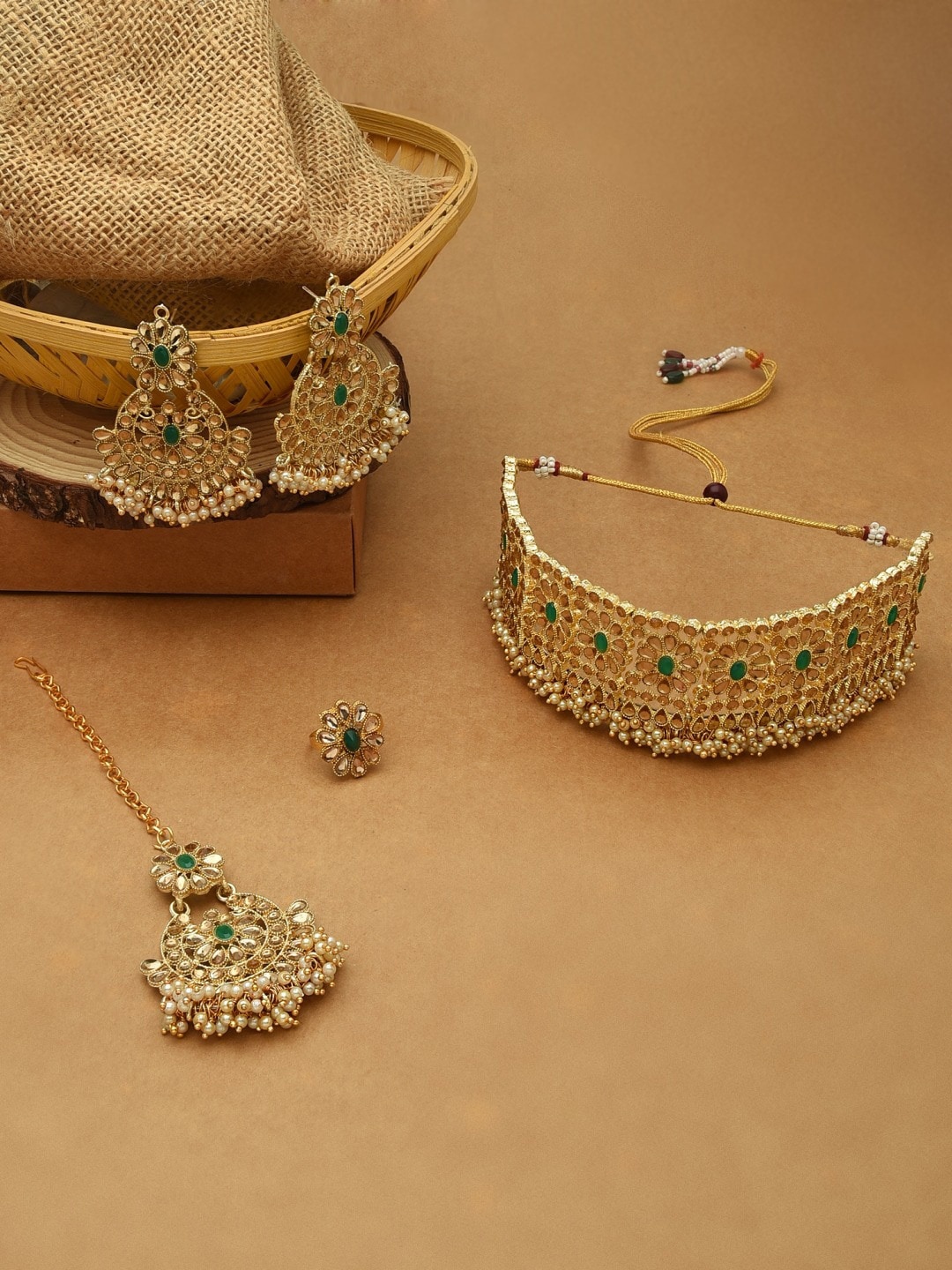 

Zaveri Pearls Gold-Plated & Green Stone-Studded & Pearl Beaded Jewellery Set