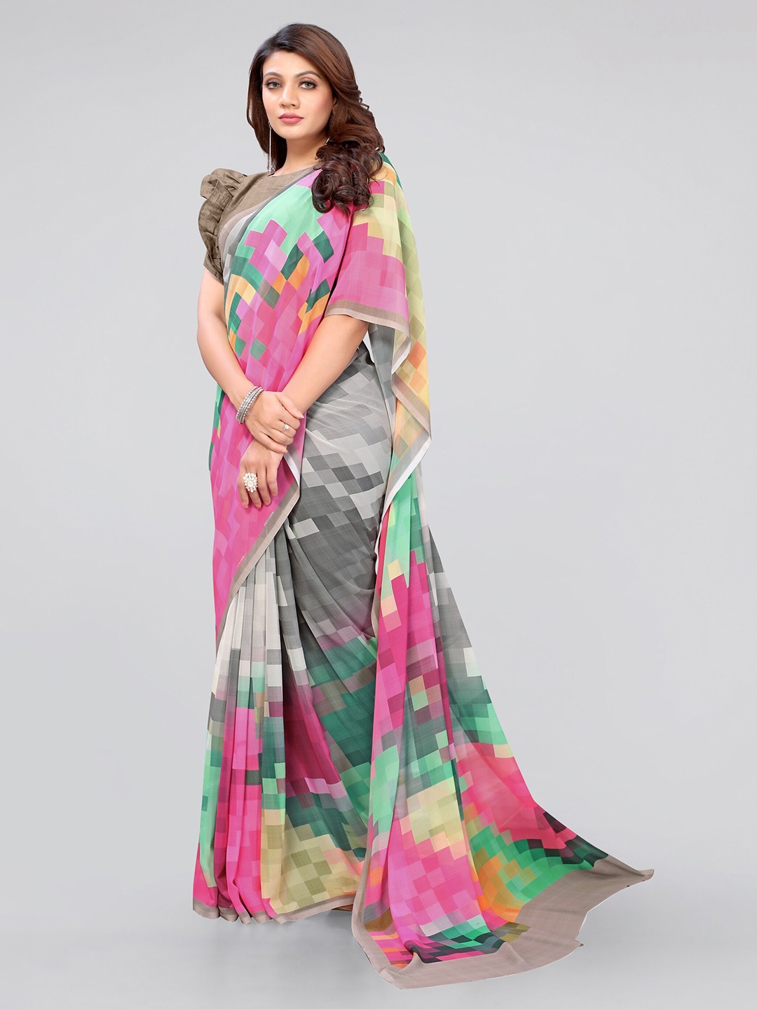 

MIRCHI FASHION Grey & Pink Geometric Printed Saree