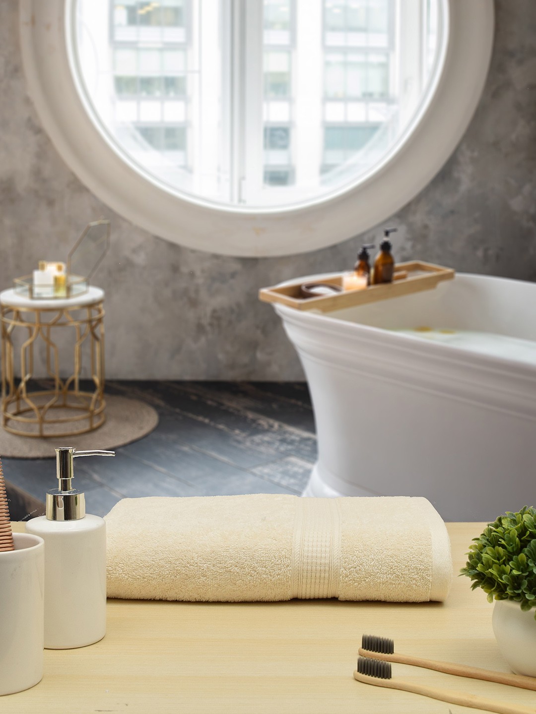 

RANGOLI Cream-Coloured Bath Solid 500 GSM Towels