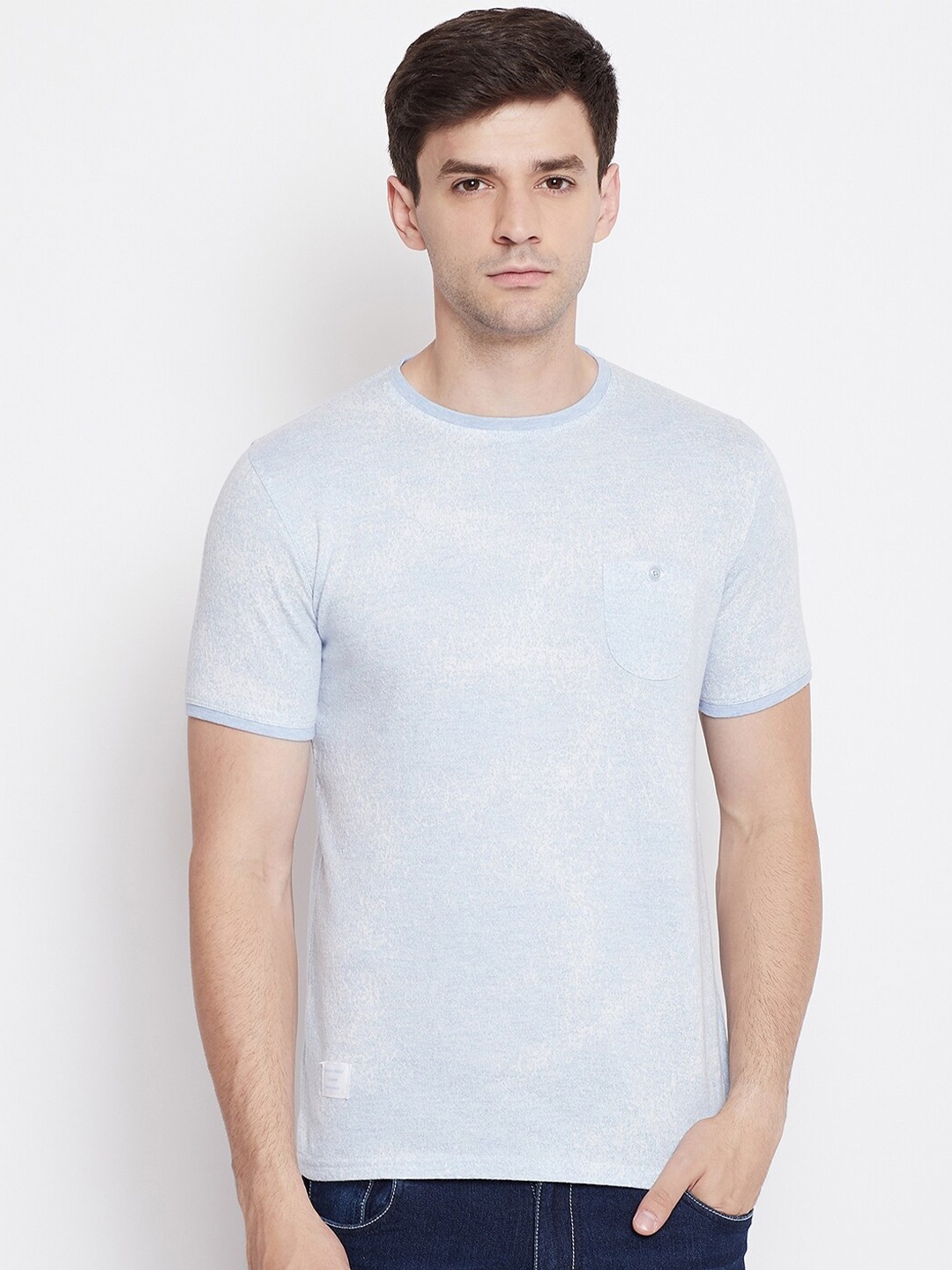 

Okane Men Blue Solid T-shirt