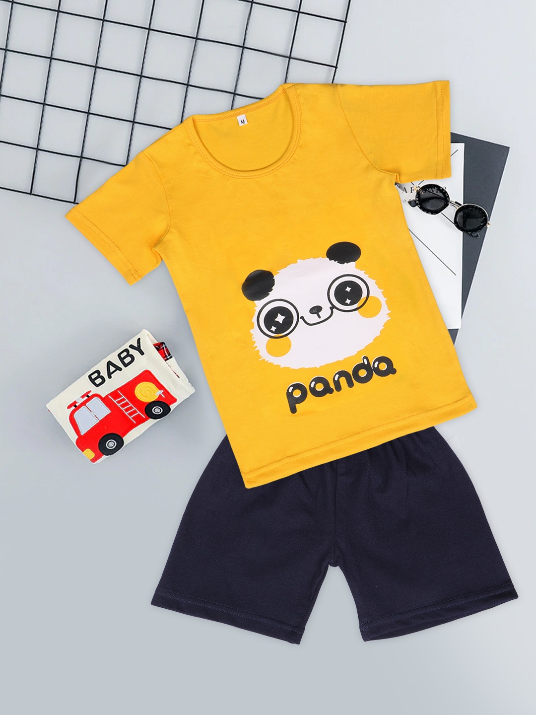 

Fashitale Unisex Kids Yellow & Black Printed T-shirt with Shorts