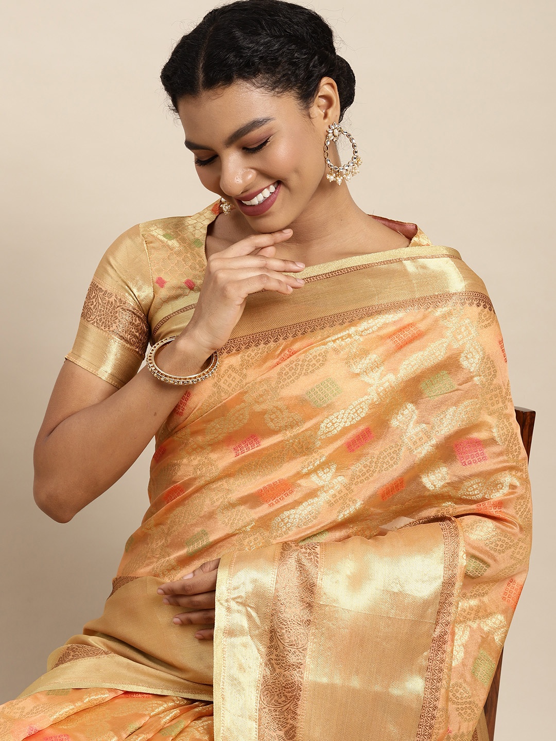 

Satrani Women Peach-Coloured Geometric Woven Design Organza Kanjeevaram Saree