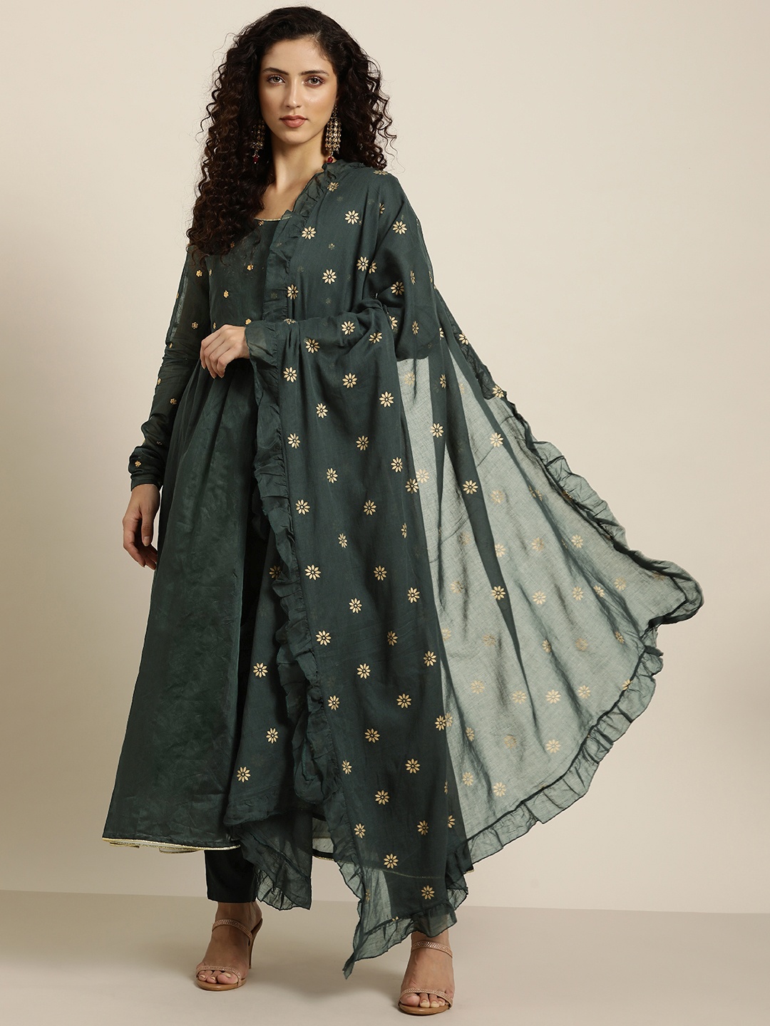 

Moda Rapido Women Green & Golden Floral Embroidered Sequined Pleated Kurta Set