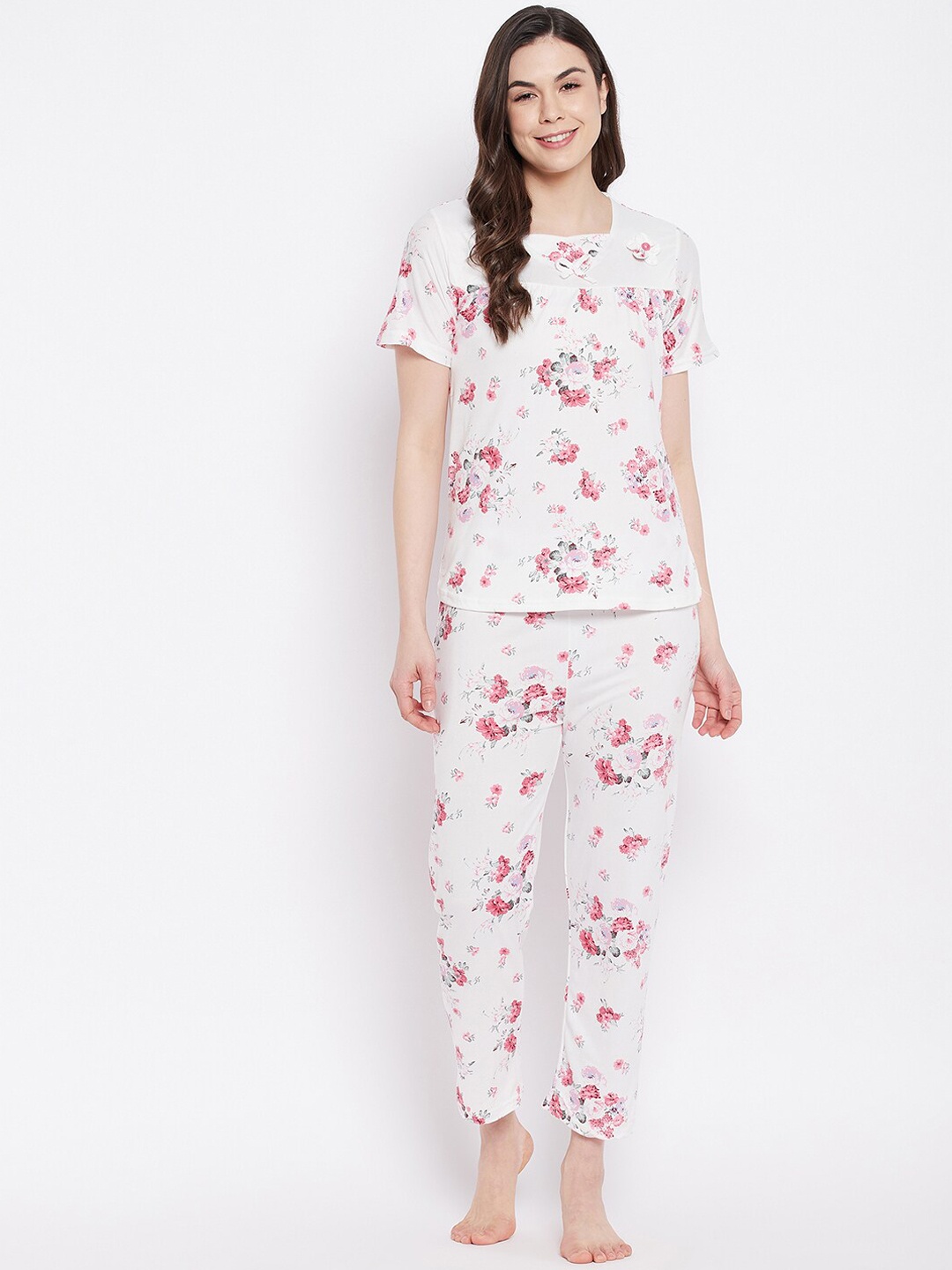 

Camey Women White & Peach-Coloured Printed Night suit