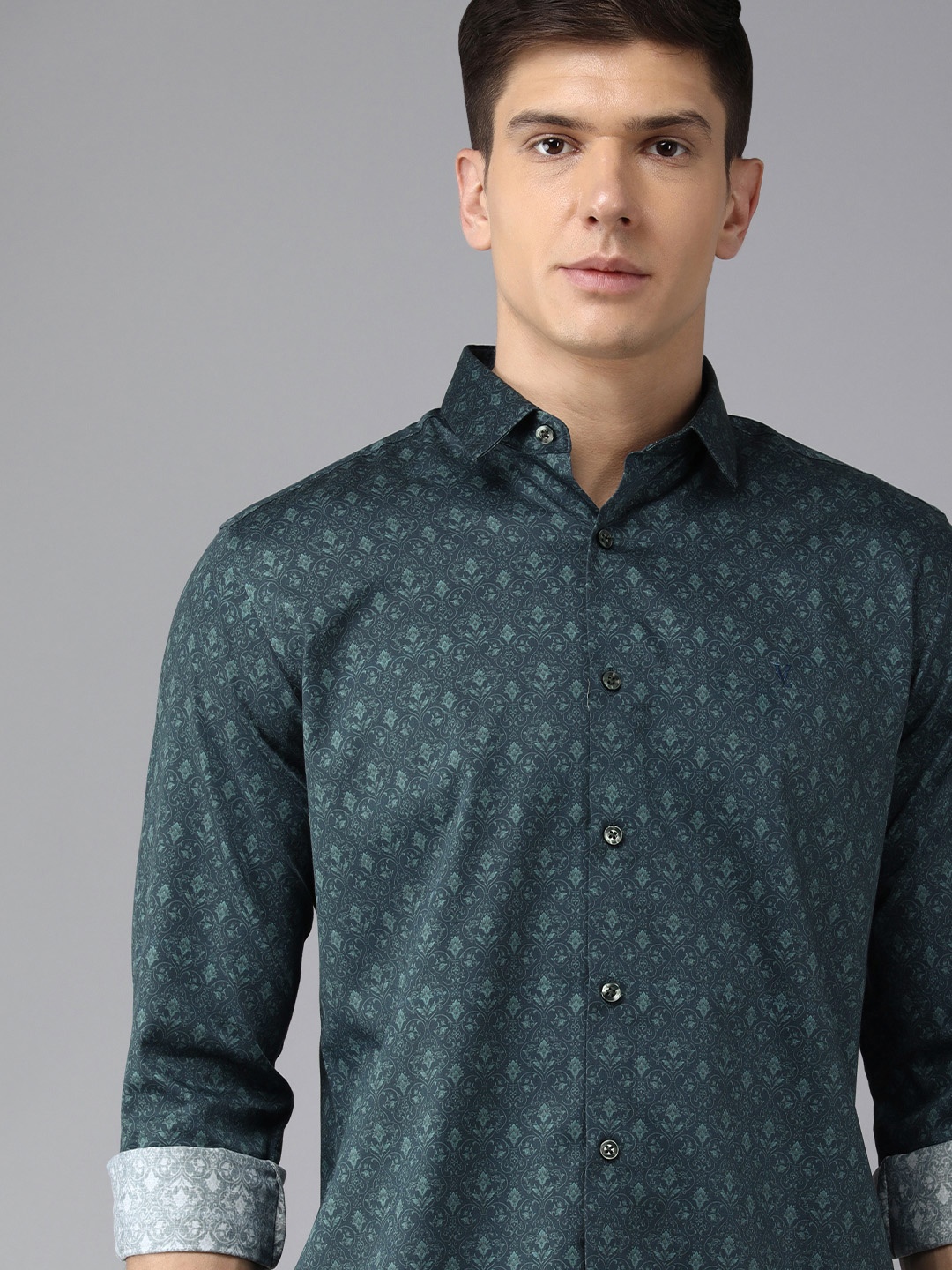 

V Dot Men Navy Blue Slim Fit Floral Printed Casual Pure Cotton Shirt