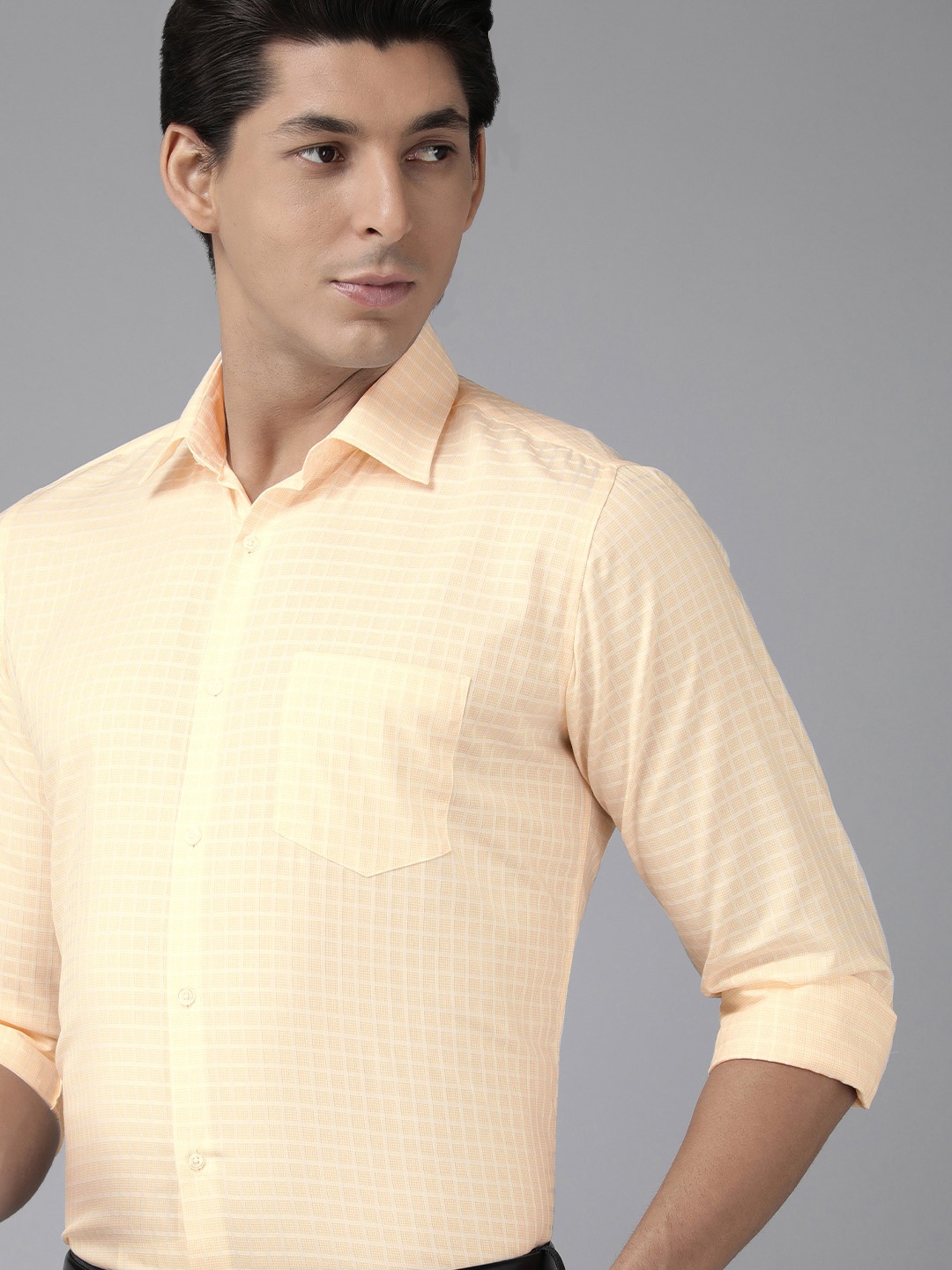 

Van Heusen Men Peach-Coloured & White Custom Fit Checked Formal Pure Cotton Shirt