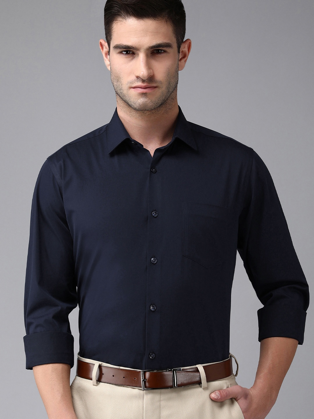 

Van Heusen Men Navy Blue Solid Custom Fit Formal Shirt