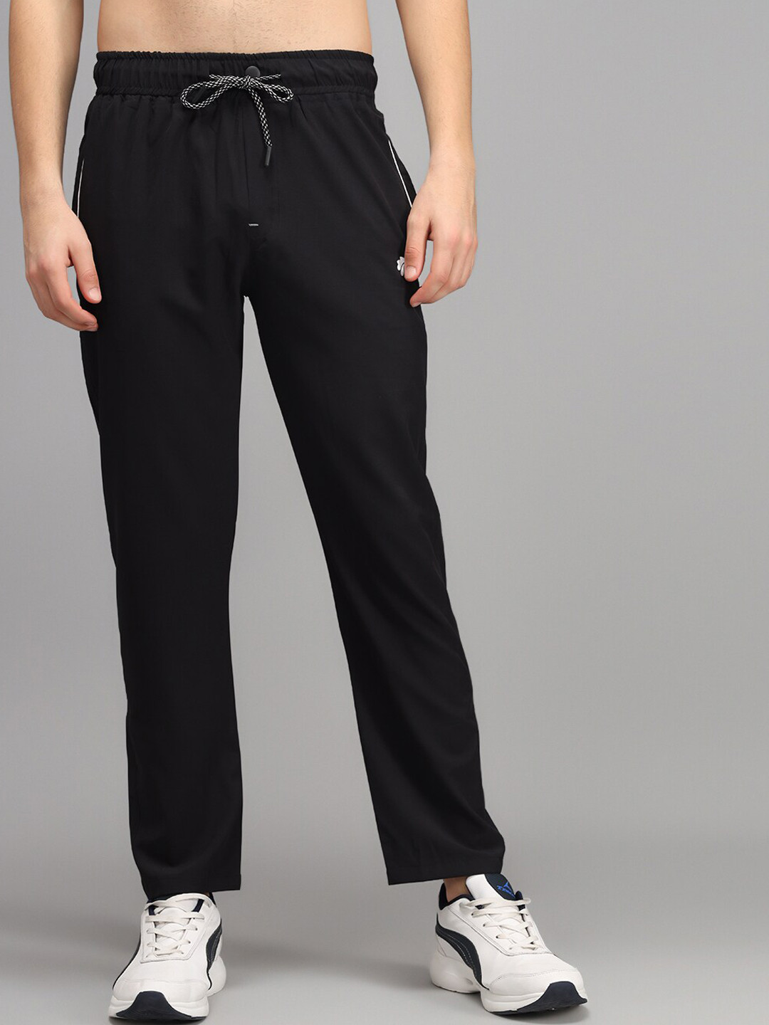 

Gallus Men Black Solid Track Pants